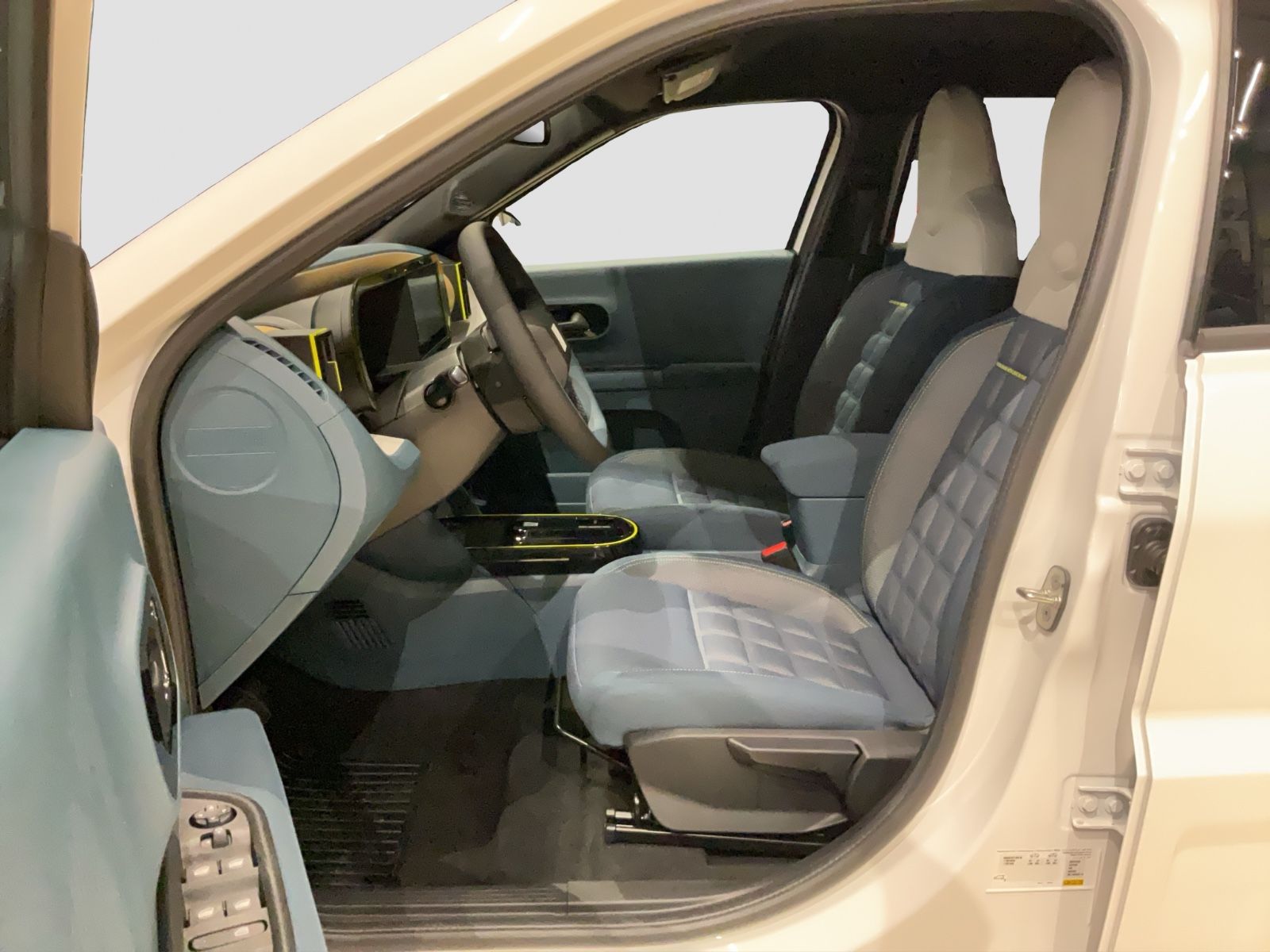 Fahrzeugabbildung Fiat Grande Panda Elektro La Prima + Winterpaket