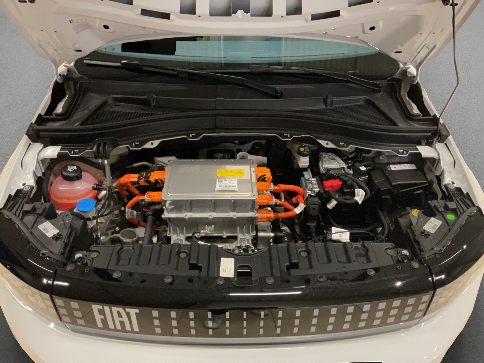 Fahrzeugabbildung Fiat Grande Panda Elektro La Prima + Winterpaket