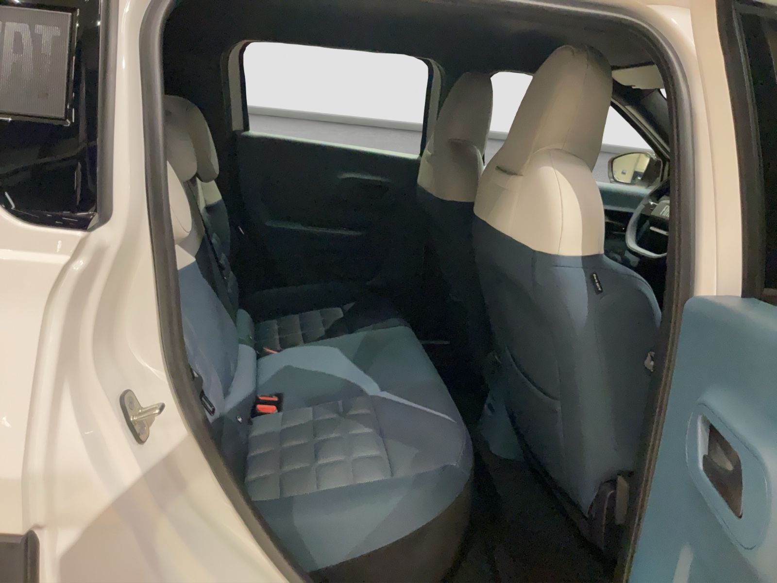 Fahrzeugabbildung Fiat Grande Panda Elektro La Prima + Winterpaket