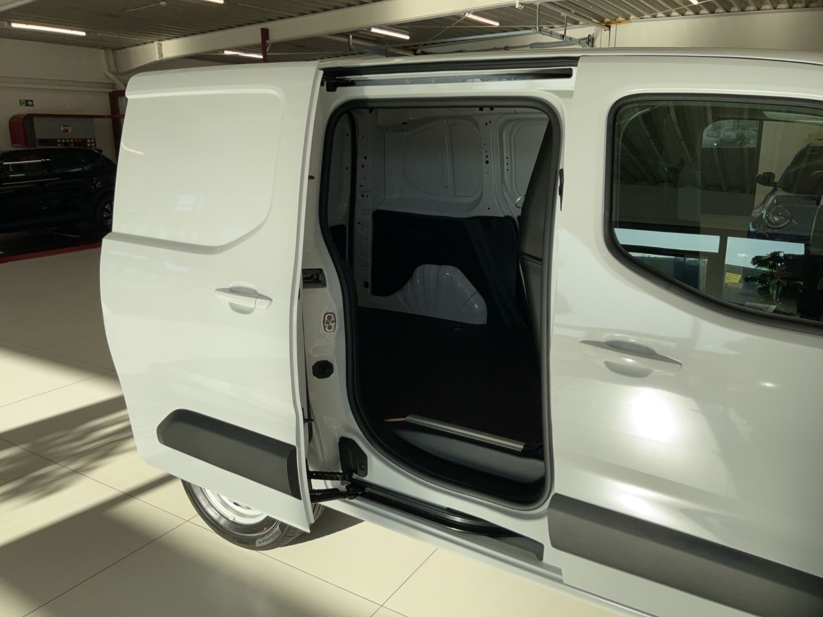 Fahrzeugabbildung Fiat E-Doblò L1 Kawa 50kWh