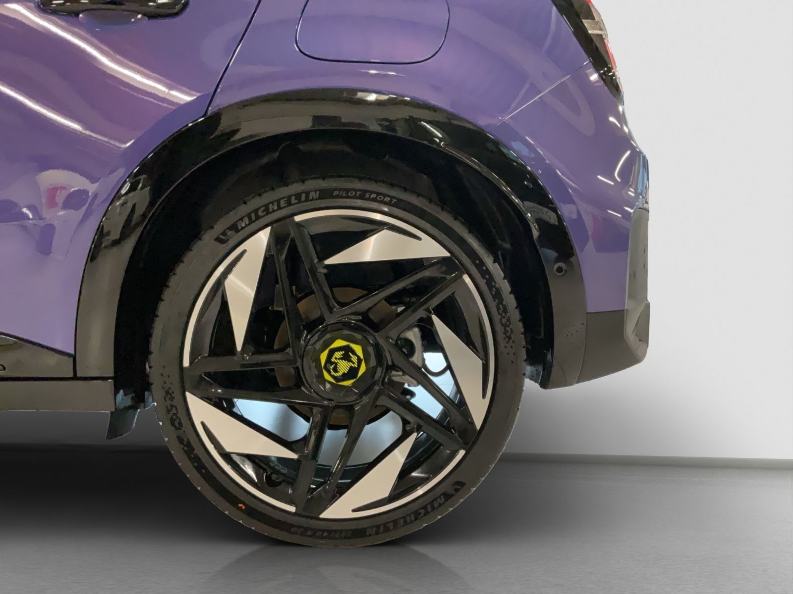 Fahrzeugabbildung Abarth 600e Scorpionissima