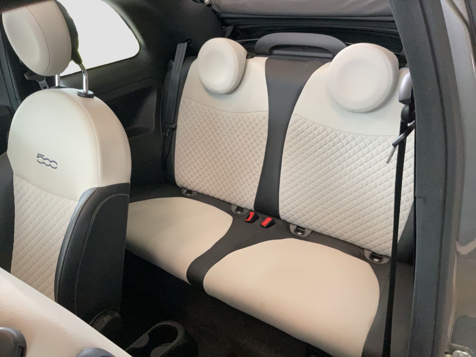 Fahrzeugabbildung Fiat 500C 1.0 Hybrid DOLCEVITA