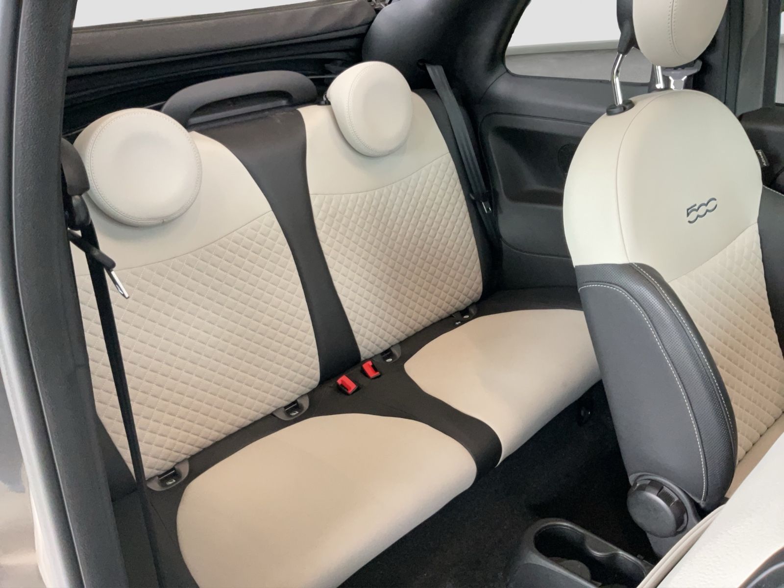 Fahrzeugabbildung Fiat 500C 1.0 Hybrid DOLCEVITA