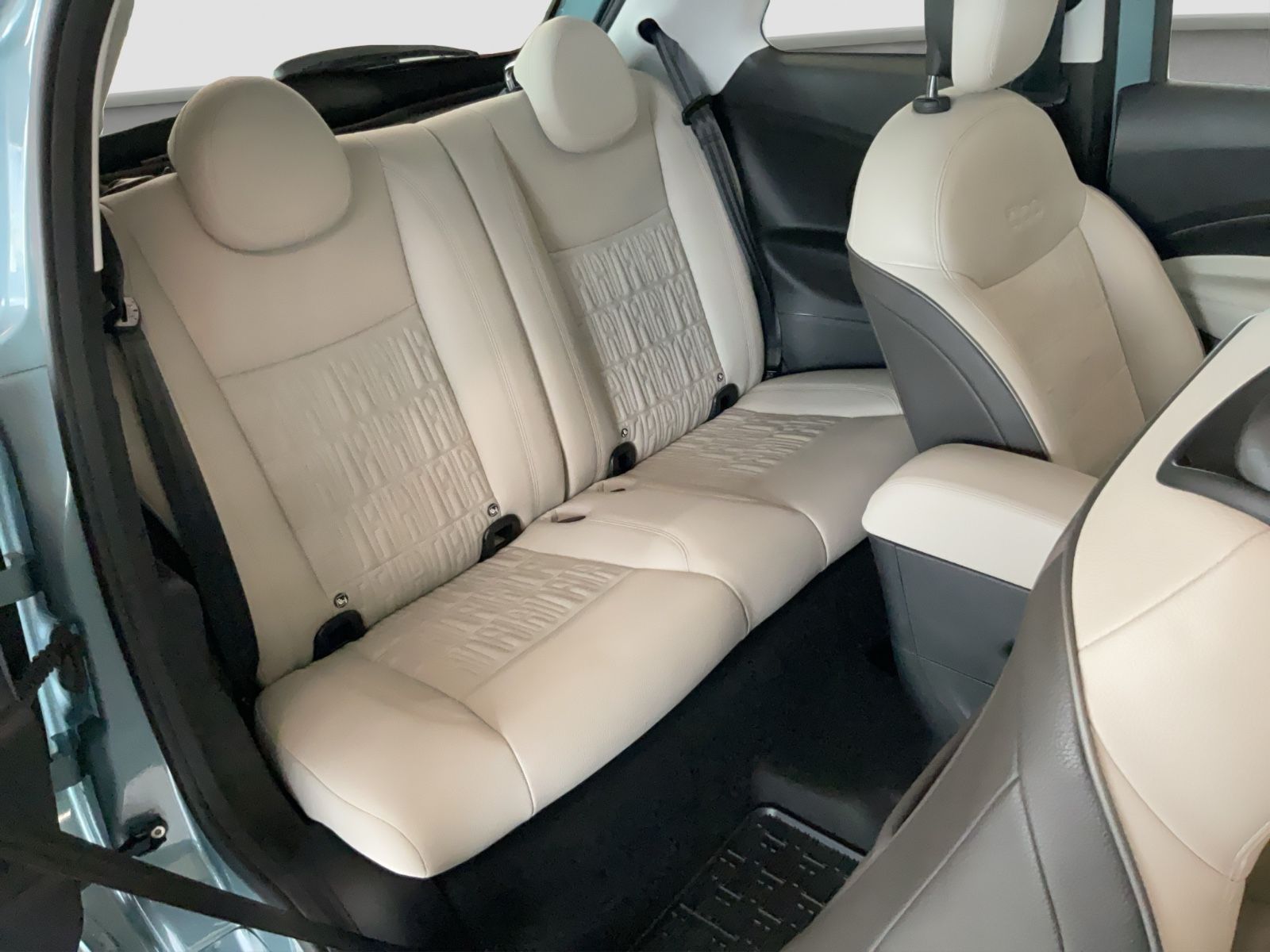 Fahrzeugabbildung Fiat 500e 3+1 La Prima