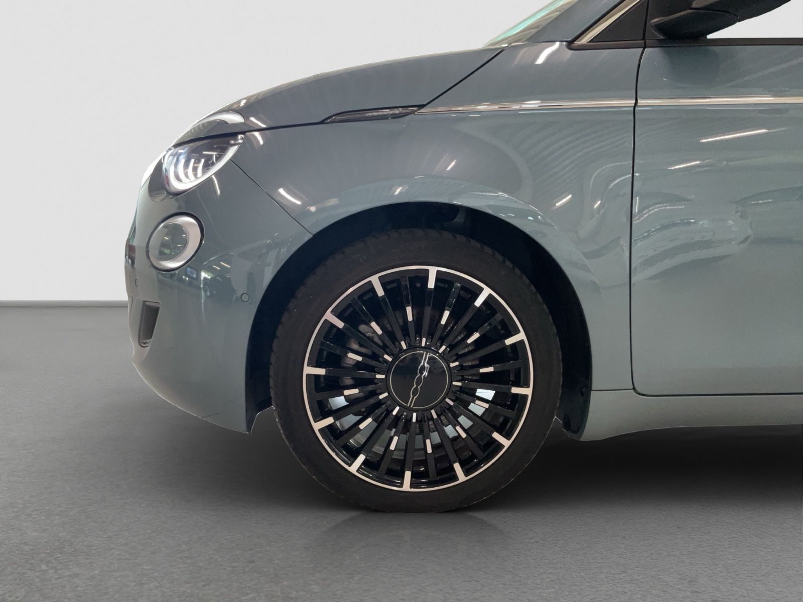 Fahrzeugabbildung Fiat 500e 3+1 La Prima
