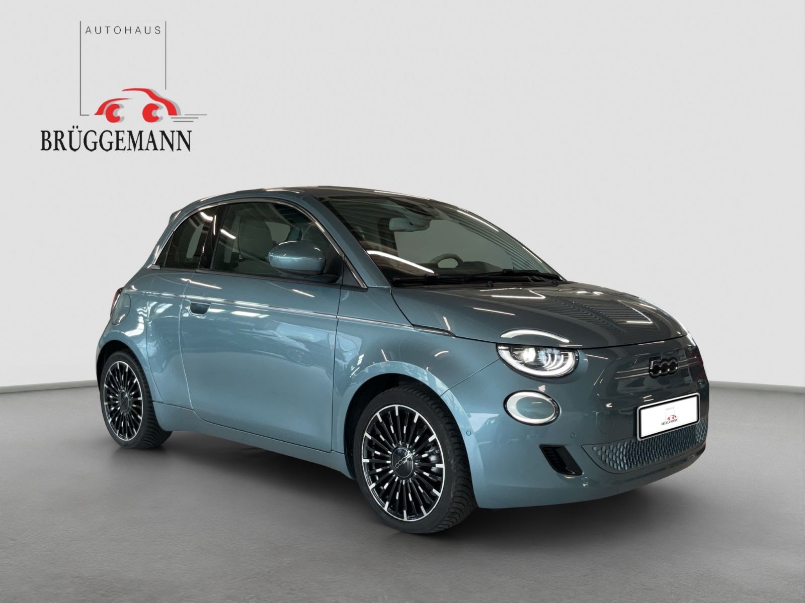 Fahrzeugabbildung Fiat 500e 3+1 La Prima