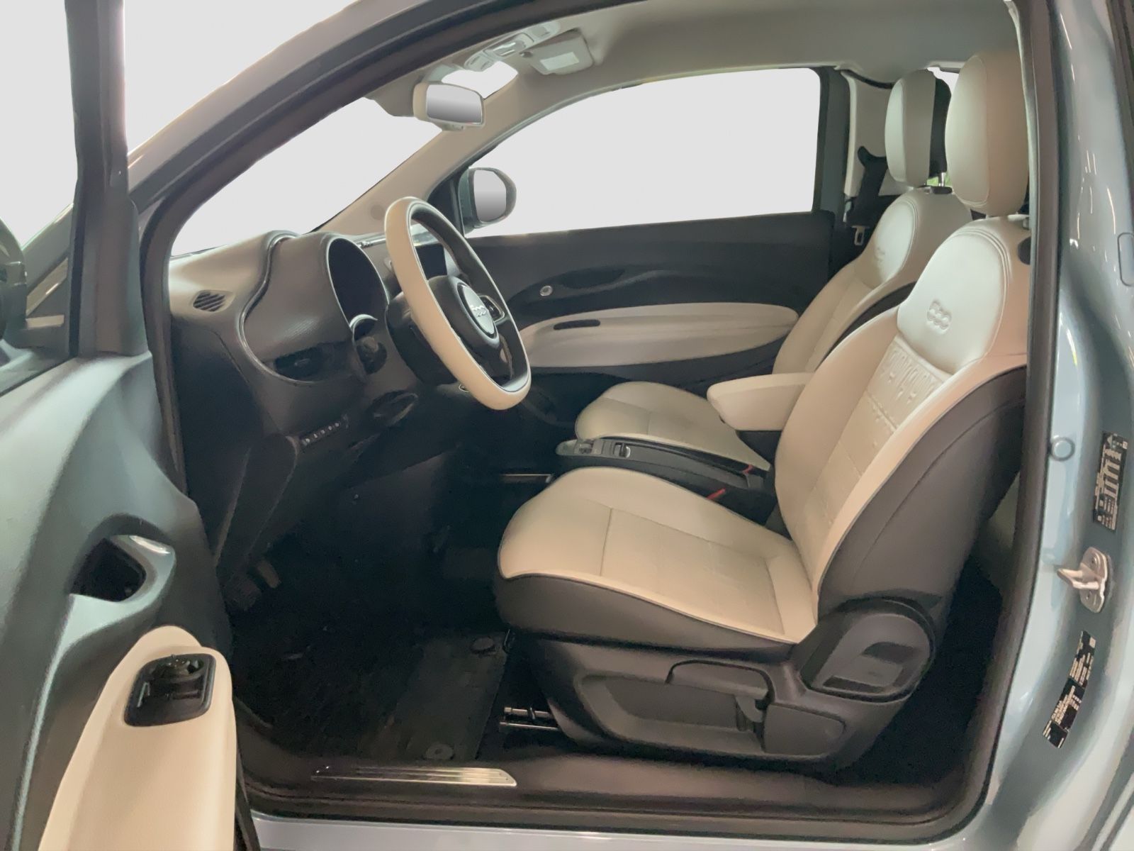 Fahrzeugabbildung Fiat 500e 3+1 La Prima