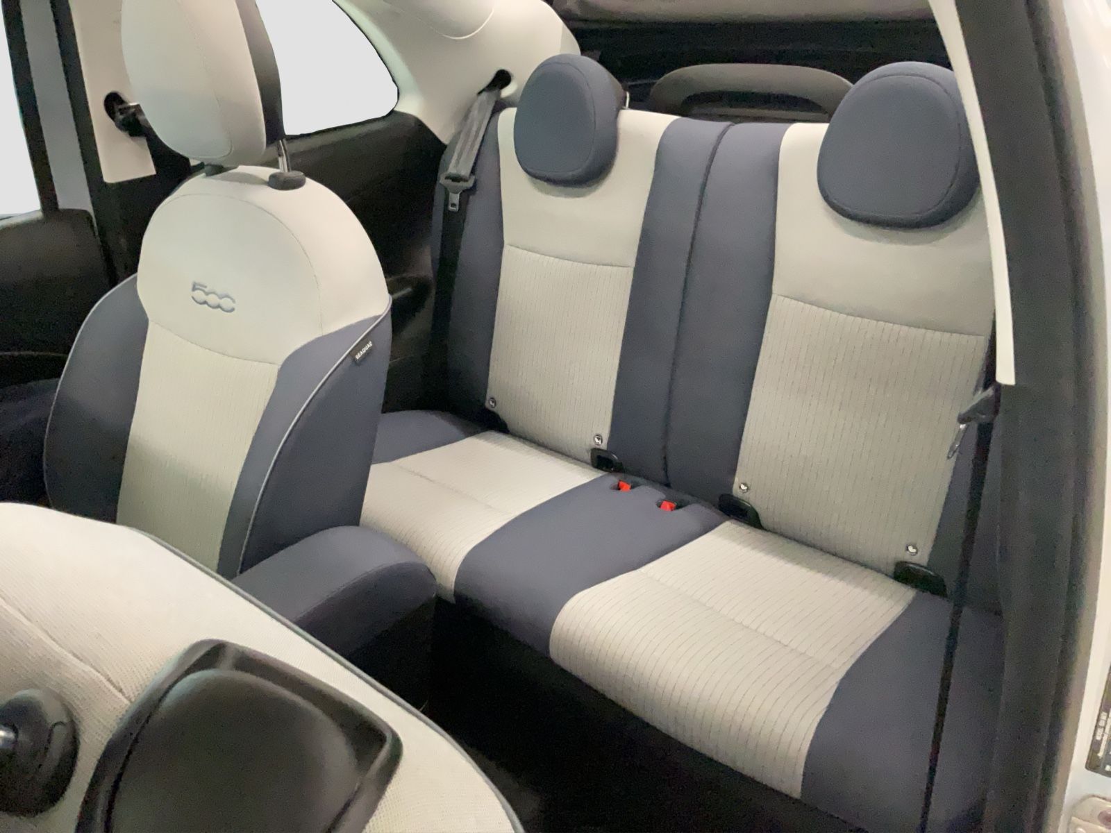 Fahrzeugabbildung Fiat 500e 42 kWh Cabrio Icon + Komfort- & Style Paket