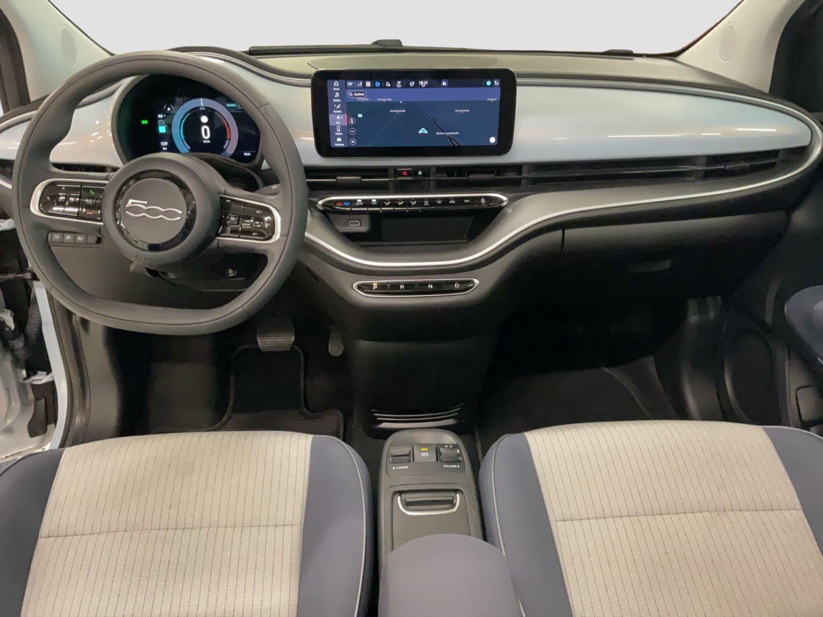 Fahrzeugabbildung Fiat 500e 42 kWh Cabrio Icon + Komfort- & Style Paket