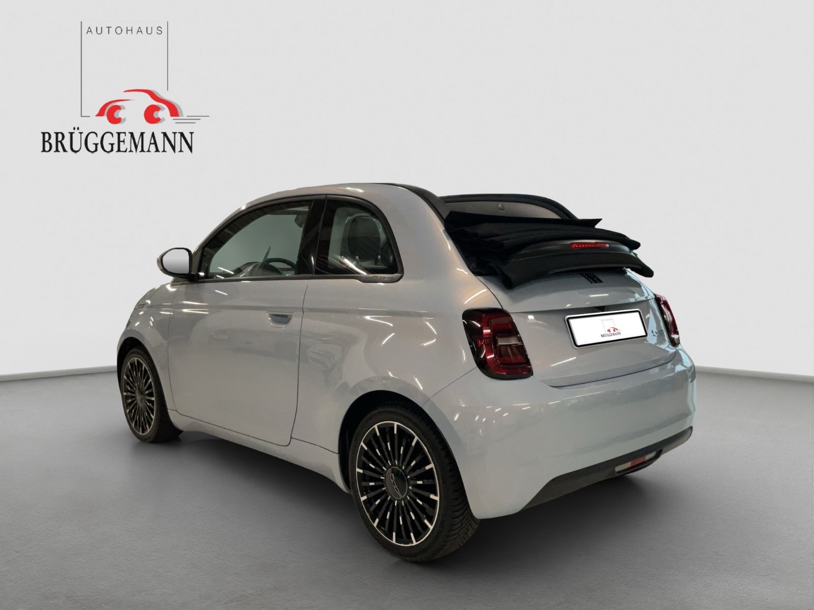 Fahrzeugabbildung Fiat 500e 42 kWh Cabrio Icon + Komfort- & Style Paket