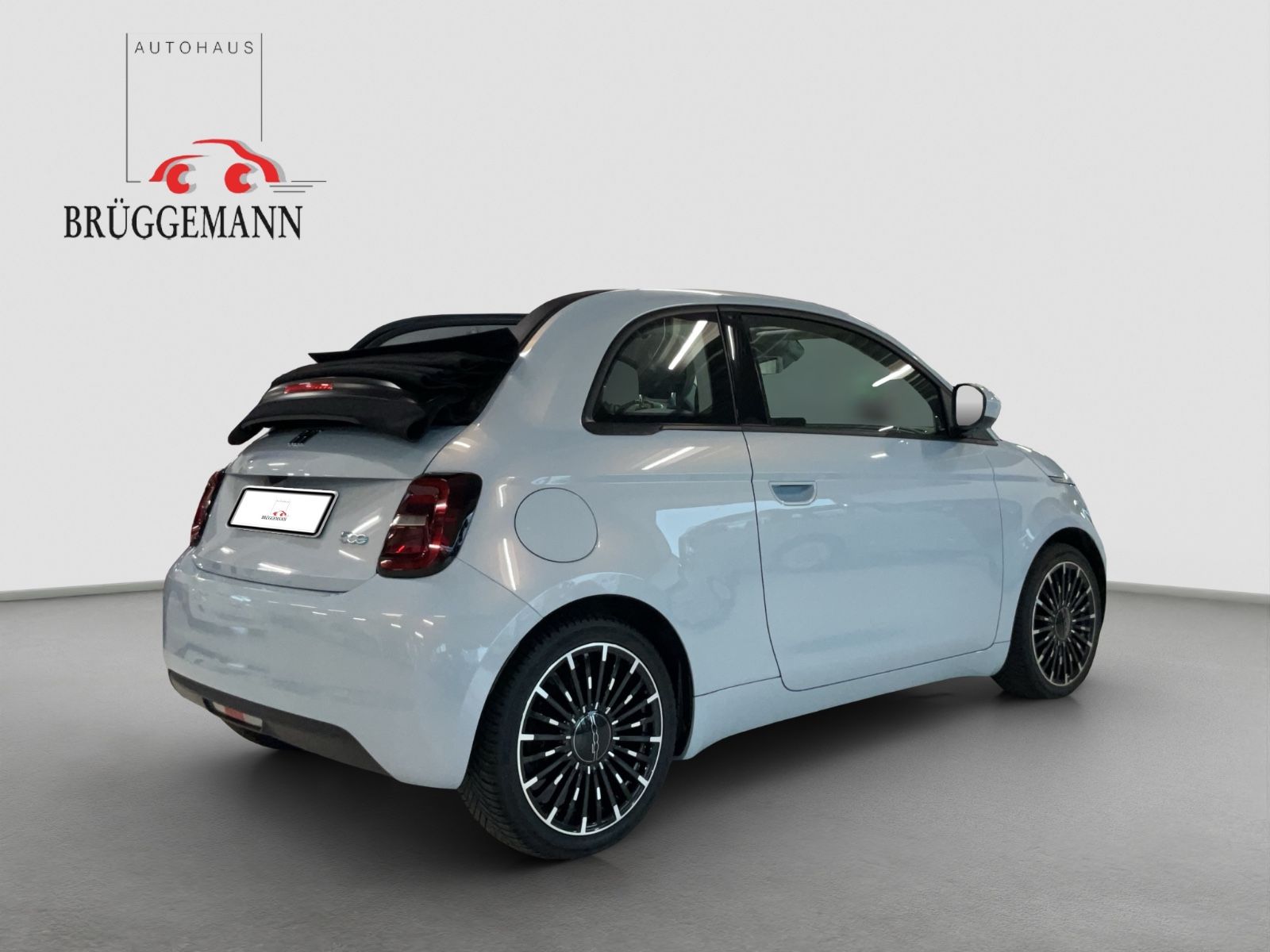 Fahrzeugabbildung Fiat 500e 42 kWh Cabrio Icon + Komfort- & Style Paket