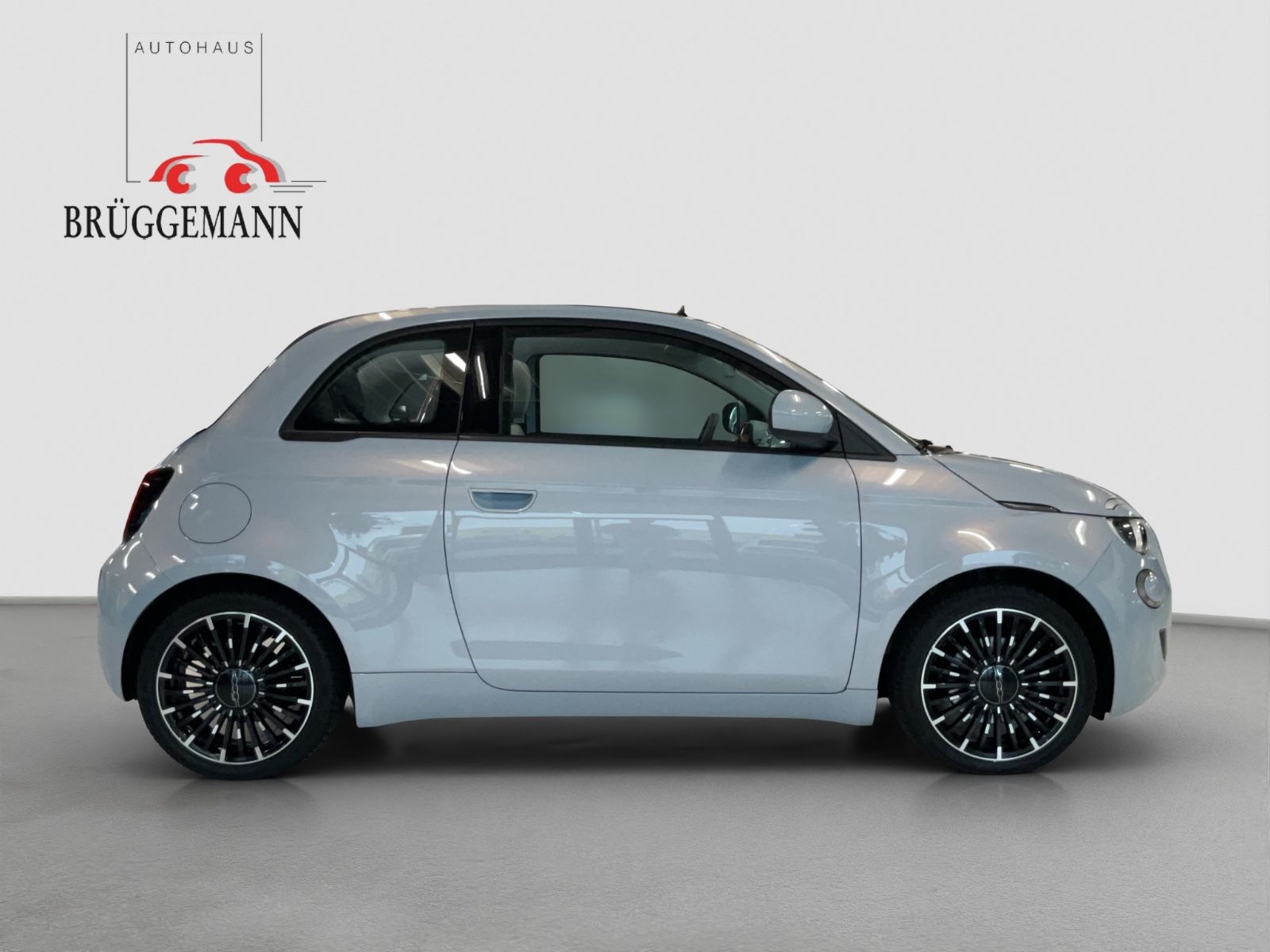 Fahrzeugabbildung Fiat 500e 42 kWh Cabrio Icon + Komfort- & Style Paket