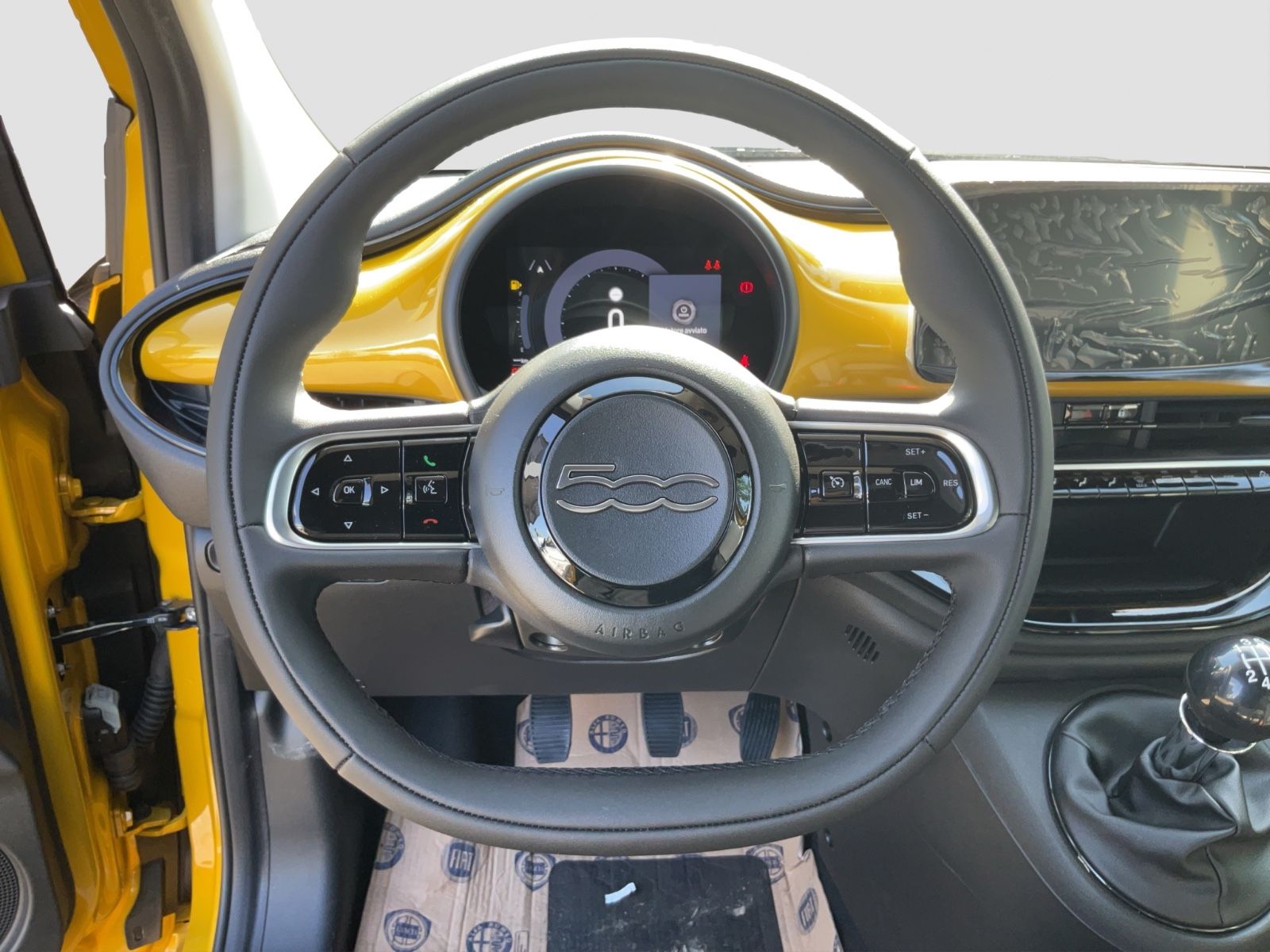 Fahrzeugabbildung Fiat 500C 1.0 Hybrid La Prima