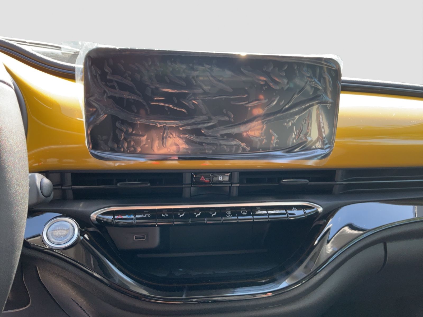 Fahrzeugabbildung Fiat 500C 1.0 Hybrid La Prima