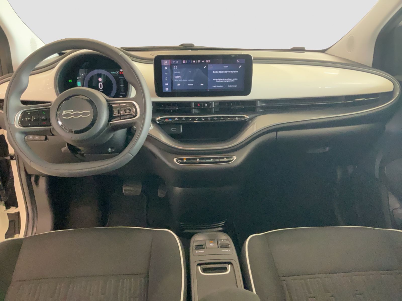 Fahrzeugabbildung Fiat 500e + Komfort Paket