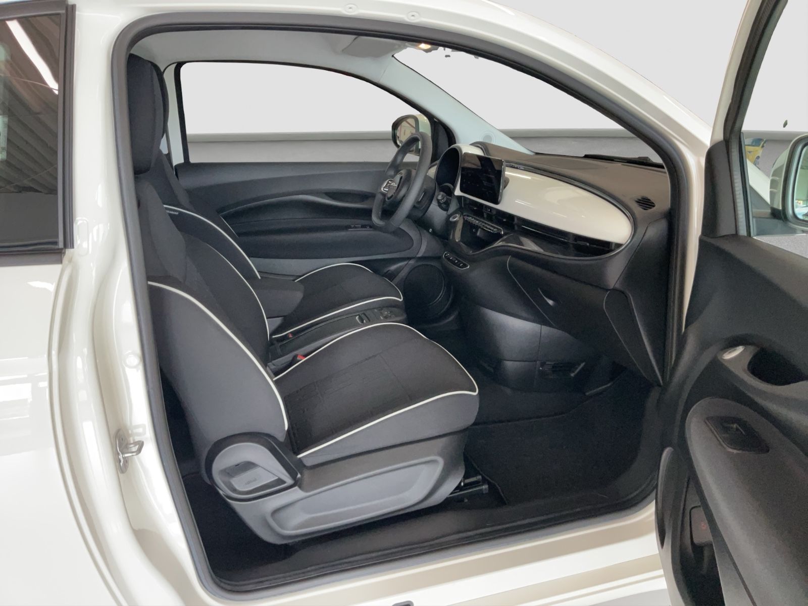Fahrzeugabbildung Fiat 500e + Komfort Paket