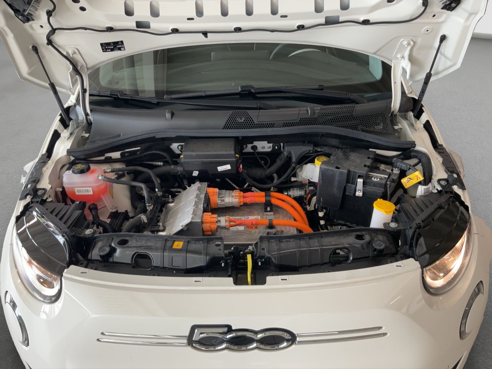 Fahrzeugabbildung Fiat 500e + Komfort Paket