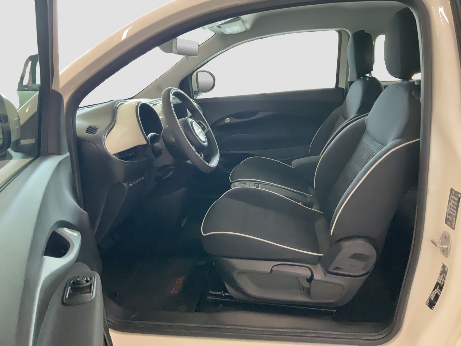 Fahrzeugabbildung Fiat 500e + Komfort Paket