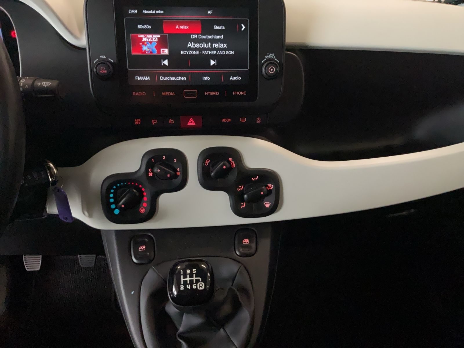 Fahrzeugabbildung Fiat Panda 1.0 Hybrid CROSS Allwetterreifen