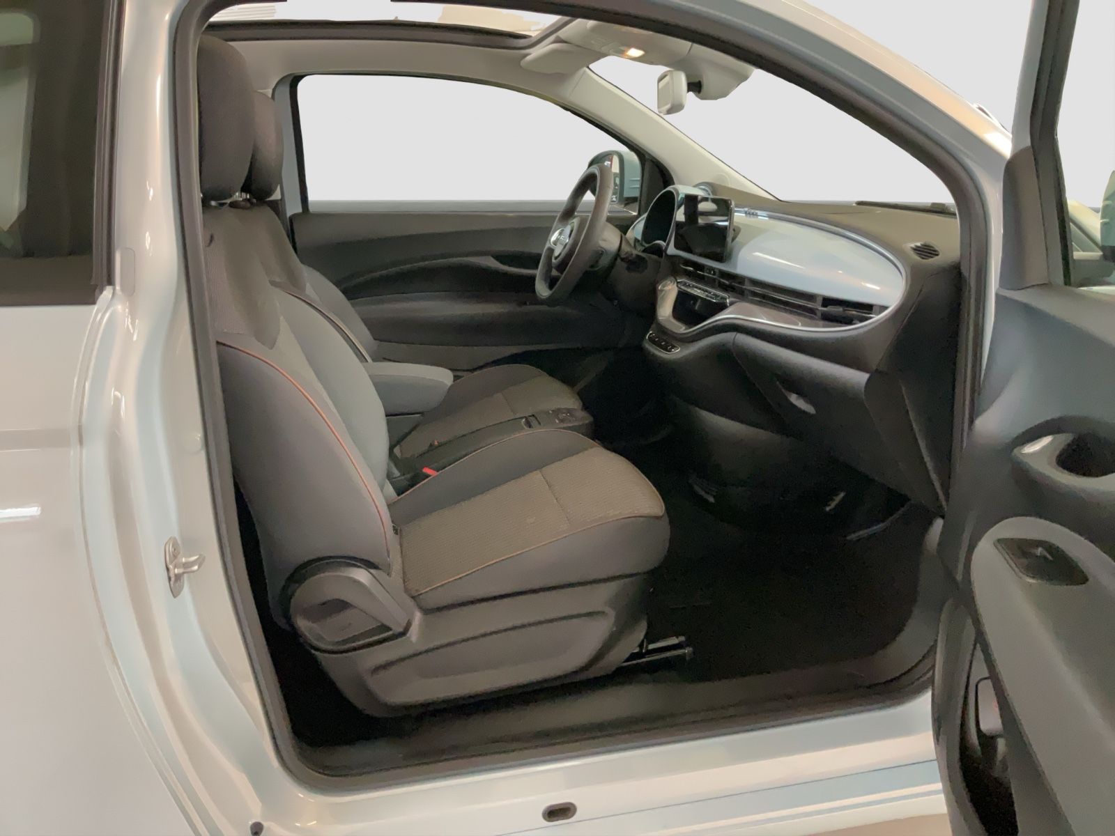 Fahrzeugabbildung Fiat 500e 42 kWh Cabrio Icon + Komfort- & Style Paket