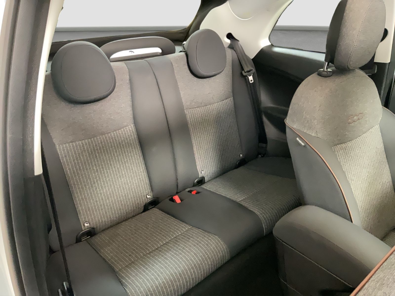 Fahrzeugabbildung Fiat 500e 42 kWh Cabrio Icon + Komfort- & Style Paket