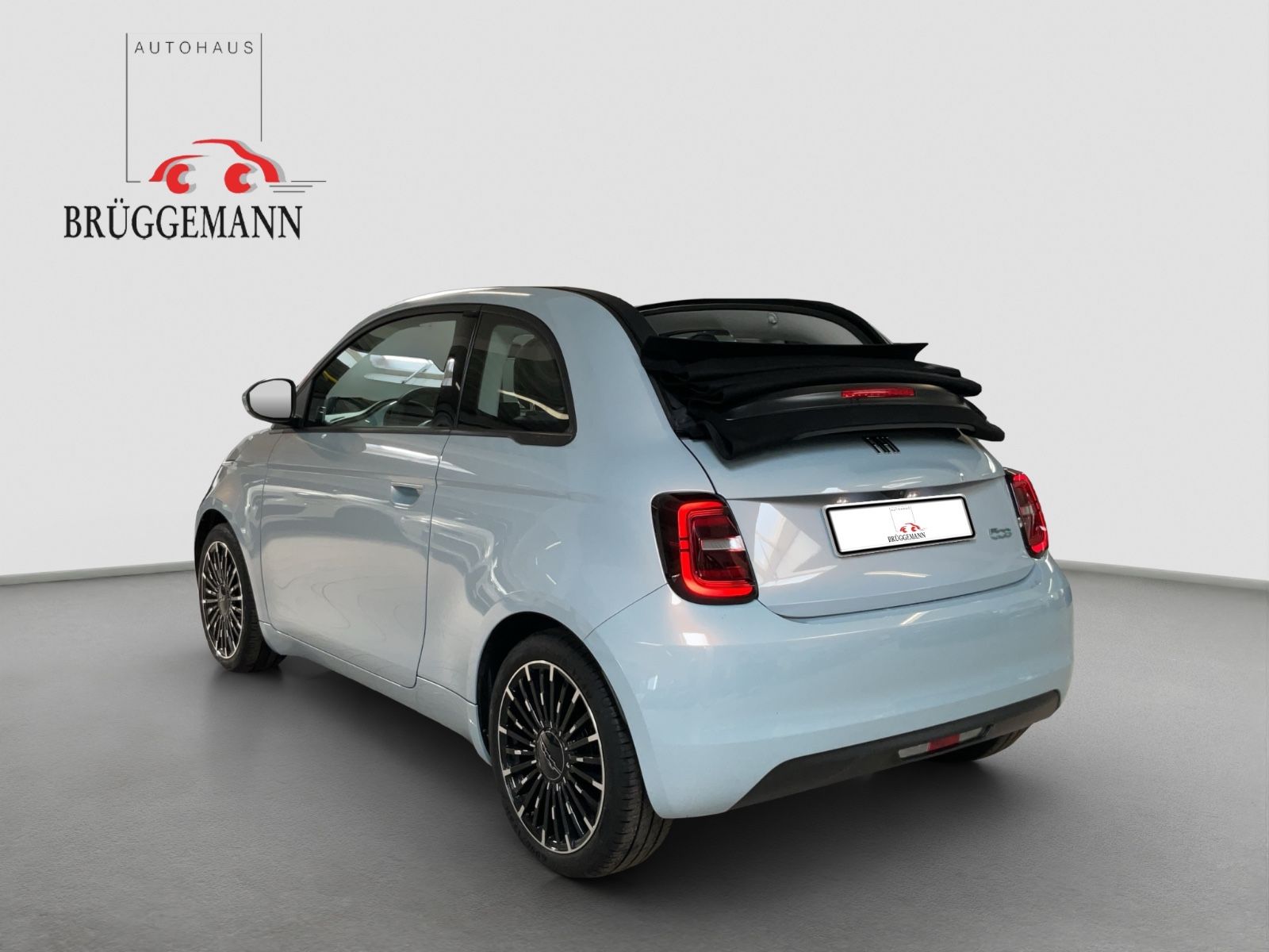 Fahrzeugabbildung Fiat 500e 42 kWh Cabrio Icon + Komfort- & Style Paket