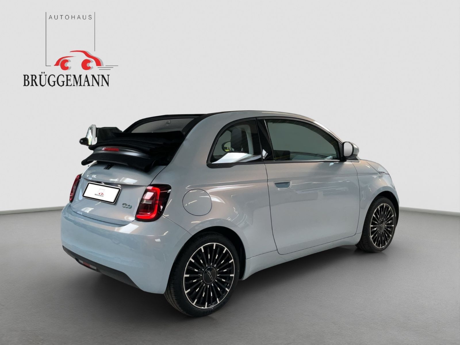 Fahrzeugabbildung Fiat 500e 42 kWh Cabrio Icon + Komfort- & Style Paket