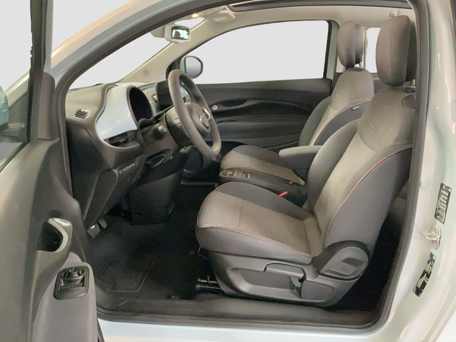 Fahrzeugabbildung Fiat 500e 42 kWh Cabrio Icon + Komfort- & Style Paket
