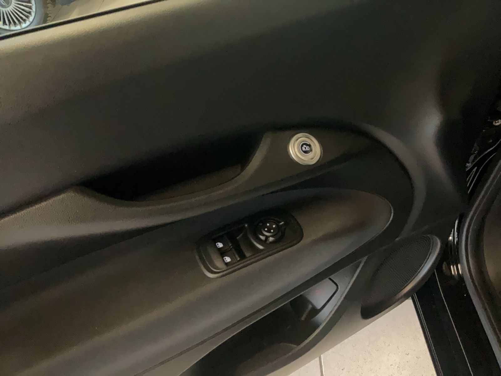 Fahrzeugabbildung Fiat 500e Action