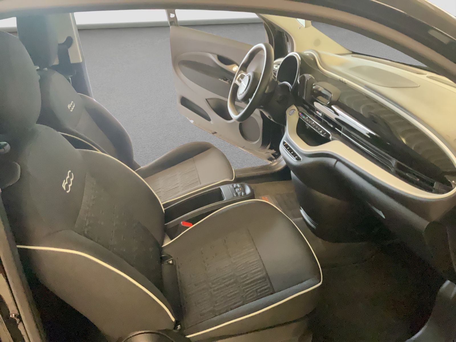 Fahrzeugabbildung Fiat 500e Action