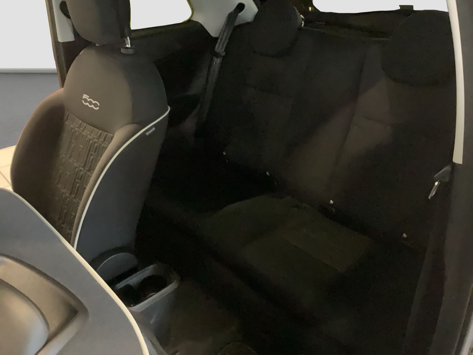Fahrzeugabbildung Fiat 500e Action