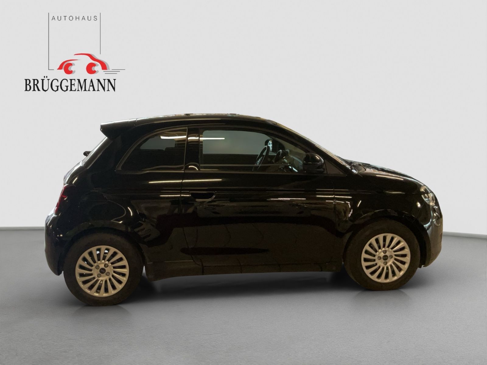 Fahrzeugabbildung Fiat 500e Action