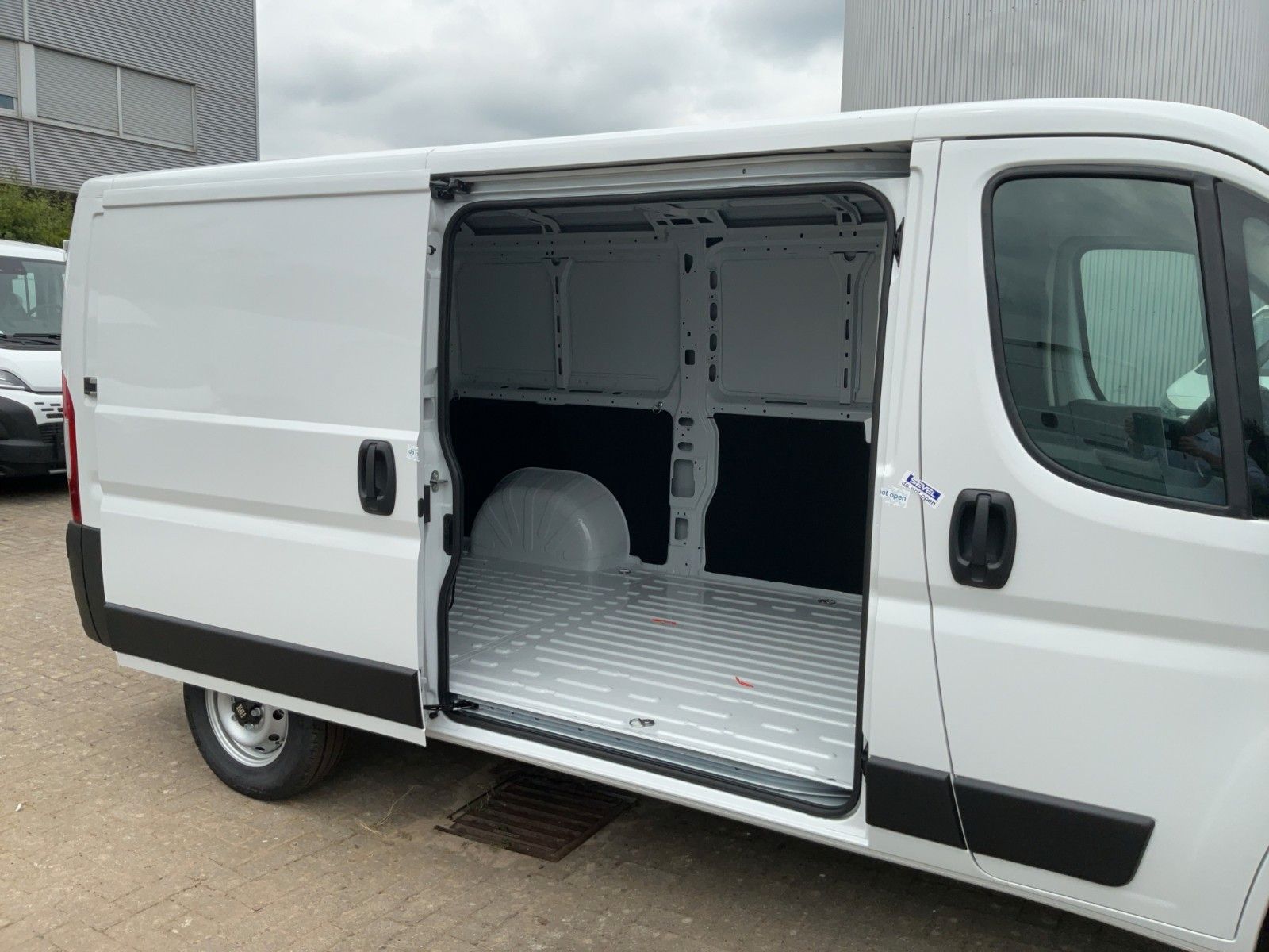 Fahrzeugabbildung Fiat Ducato 30 L2H1 120MJ Kamera Klima