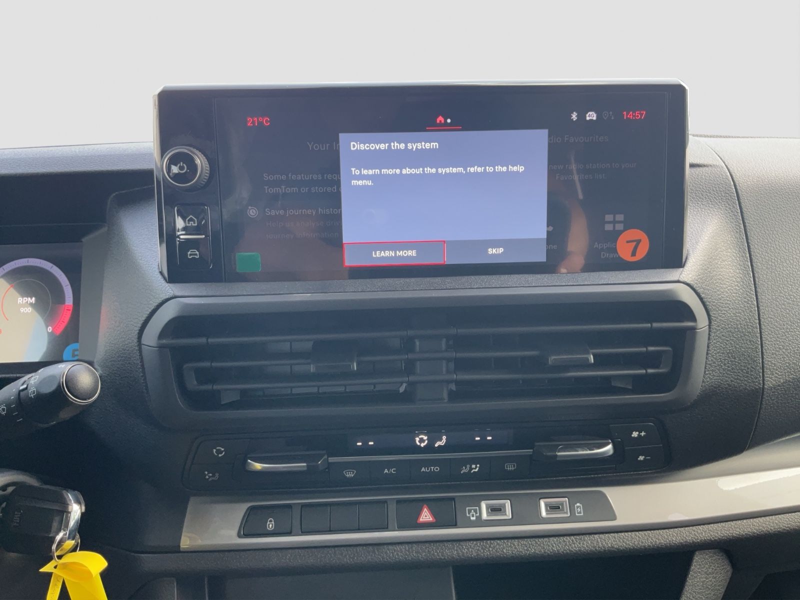 Fahrzeugabbildung Fiat Ulysse Scudo Kombi L2 Automatik 9 Sitzer Navi