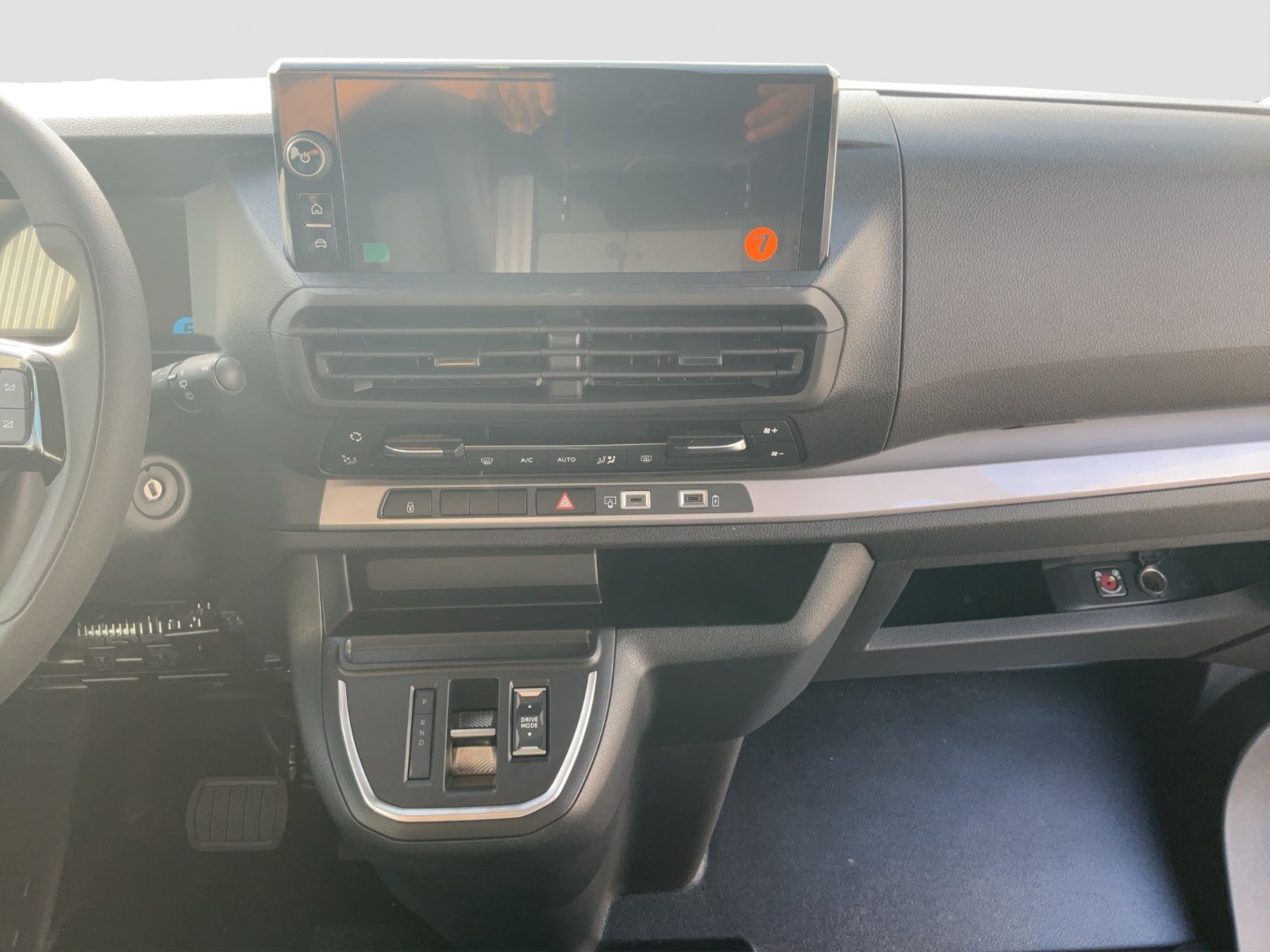 Fahrzeugabbildung Fiat Ulysse Scudo Kombi 9Sitzer L2 Automatik  Navi