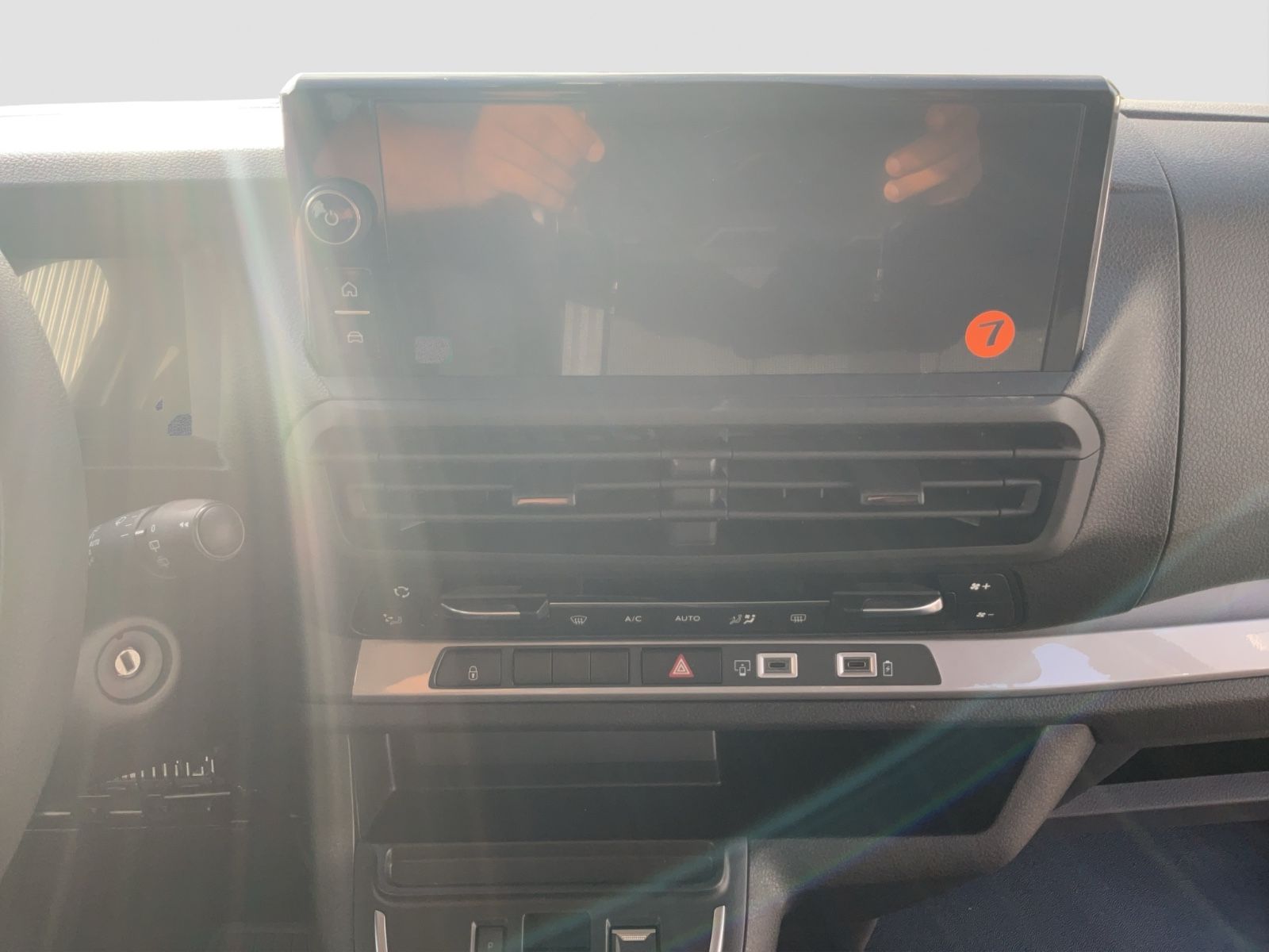 Fahrzeugabbildung Fiat Ulysse Scudo Kombi 9Sitzer L2 Automatik  Navi