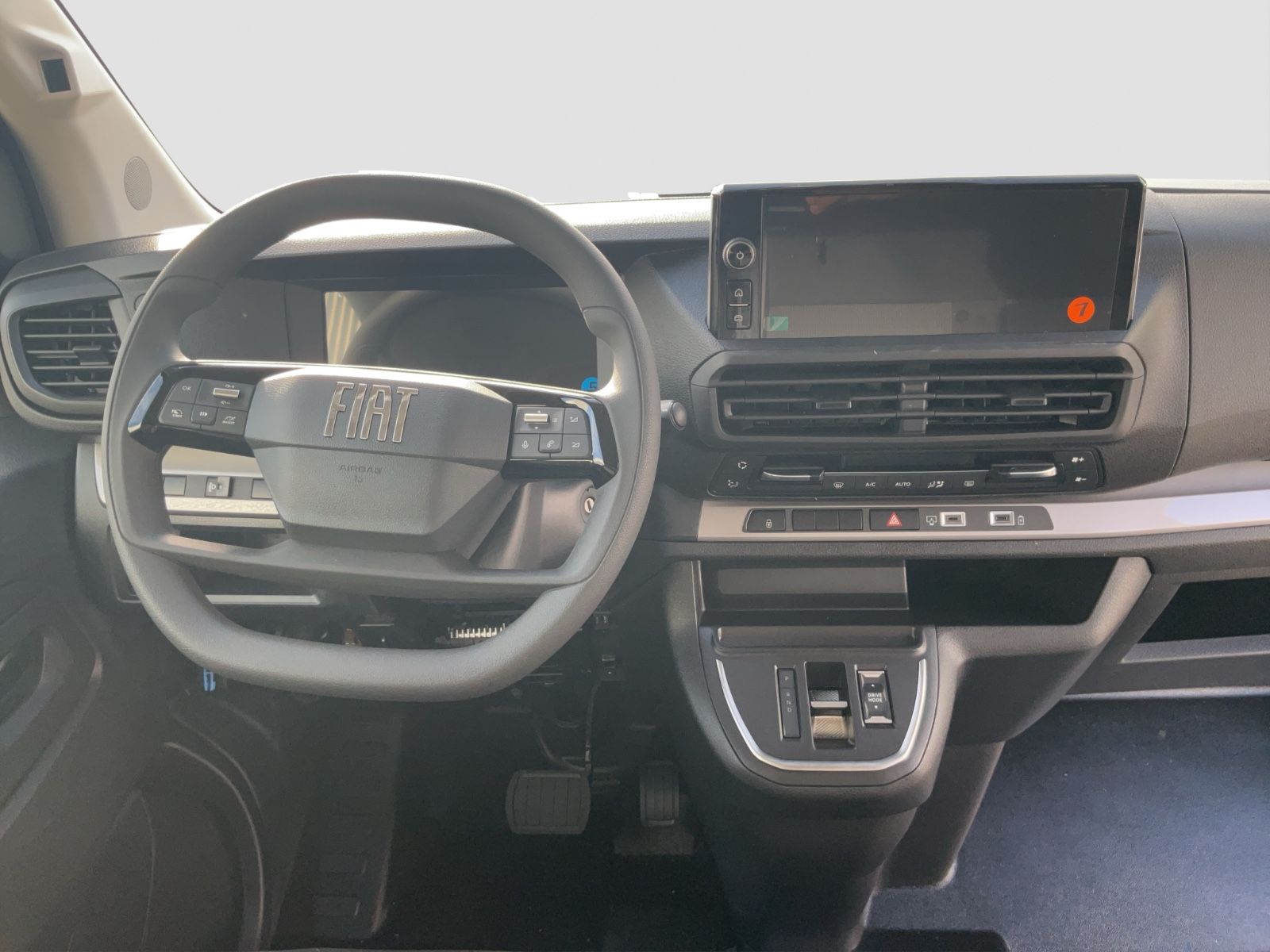 Fahrzeugabbildung Fiat Ulysse Scudo Kombi 9Sitzer L2 Automatik  Navi