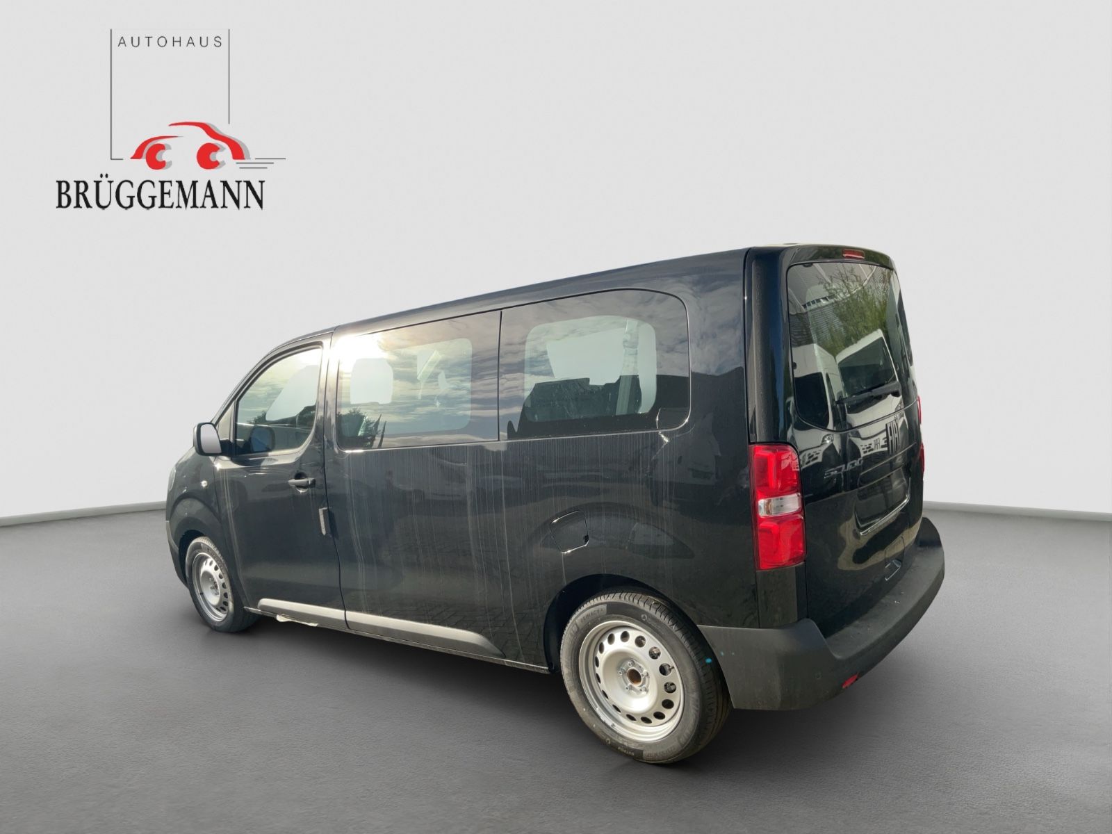 Fahrzeugabbildung Fiat Ulysse Scudo Kombi 9Sitzer L2 Automatik  Navi