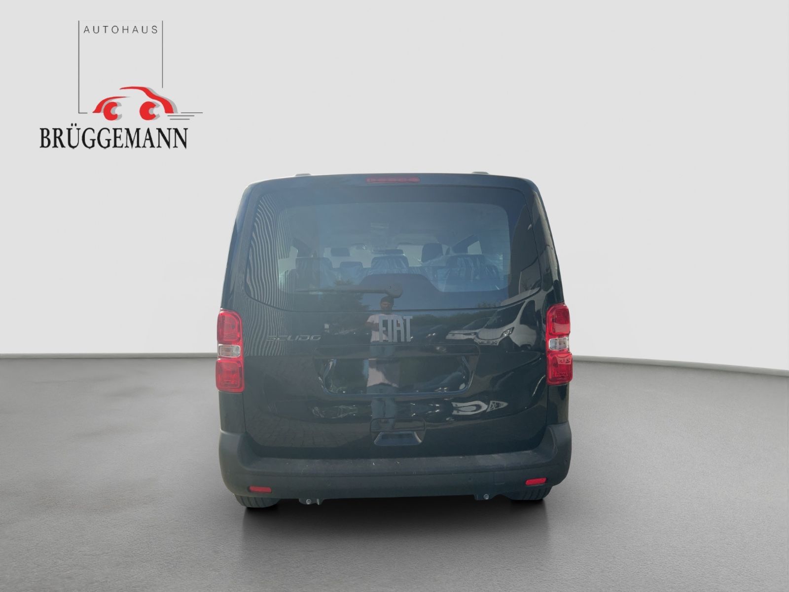 Fahrzeugabbildung Fiat Ulysse Scudo Kombi 9Sitzer L2 Automatik  Navi