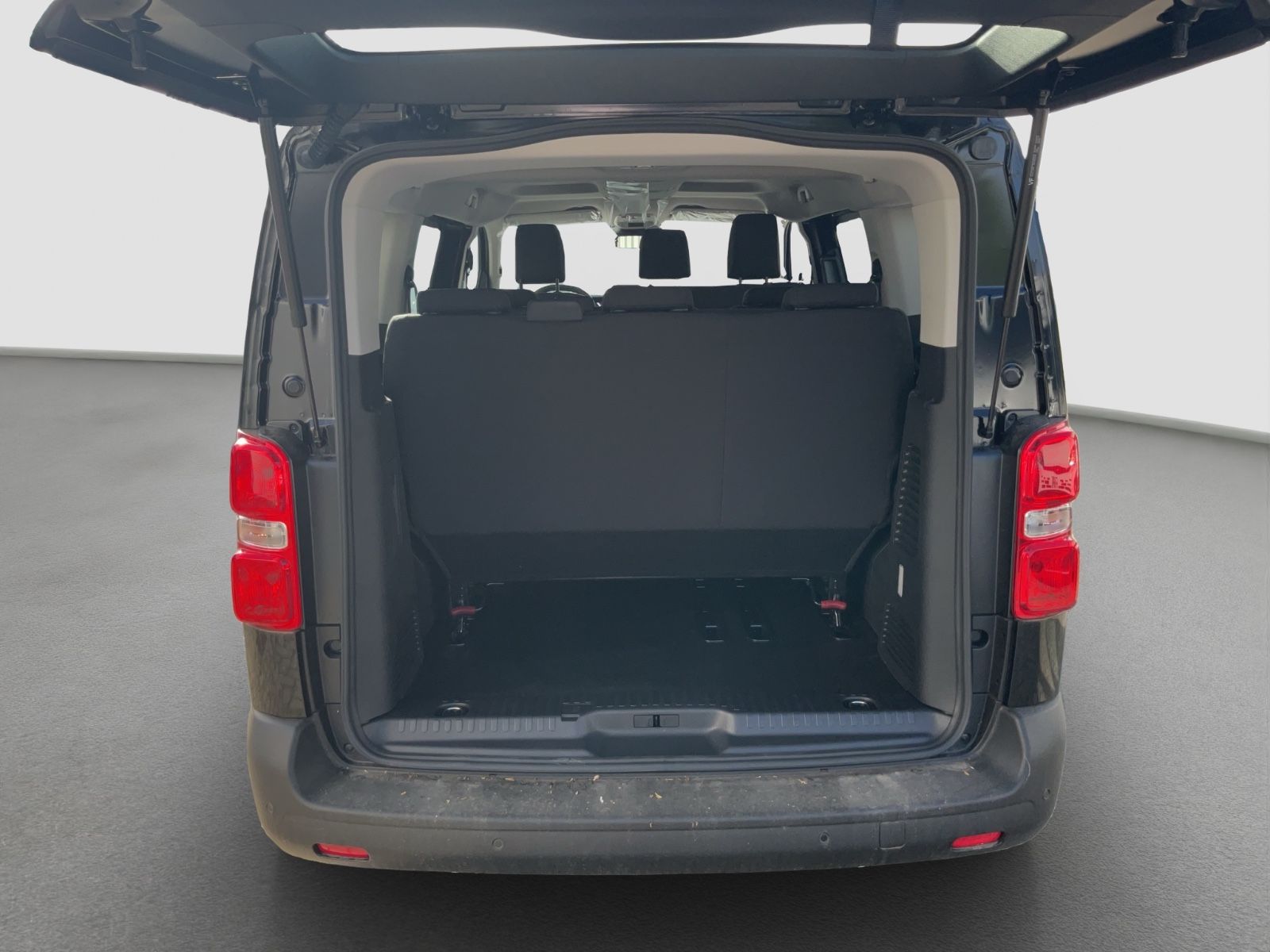 Fahrzeugabbildung Fiat Ulysse Scudo Kombi 9Sitzer L2 Automatik  Navi