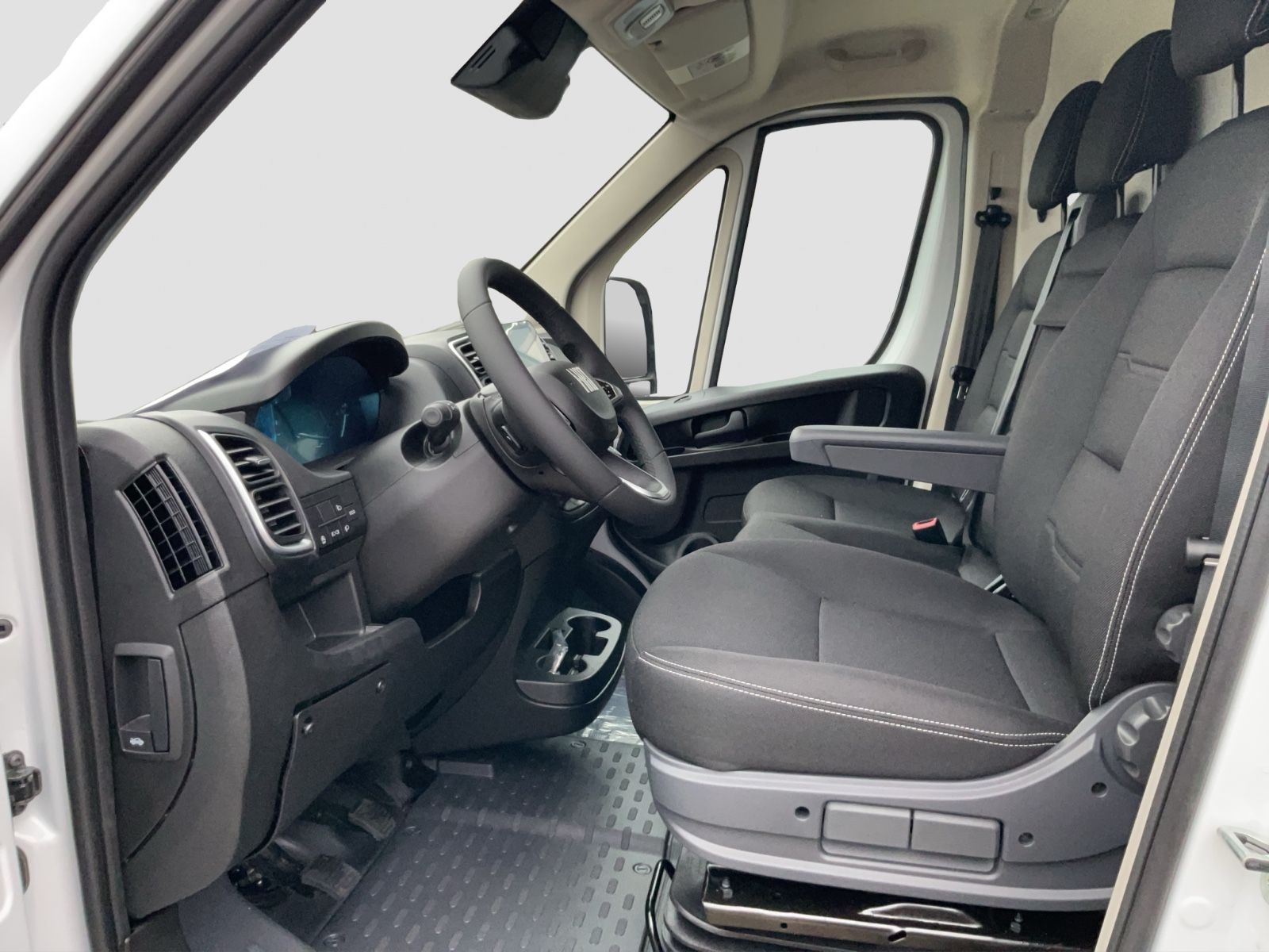 Fahrzeugabbildung Fiat Ducato L3H2 140 MJ Kamera Schwingsitz Tempomat