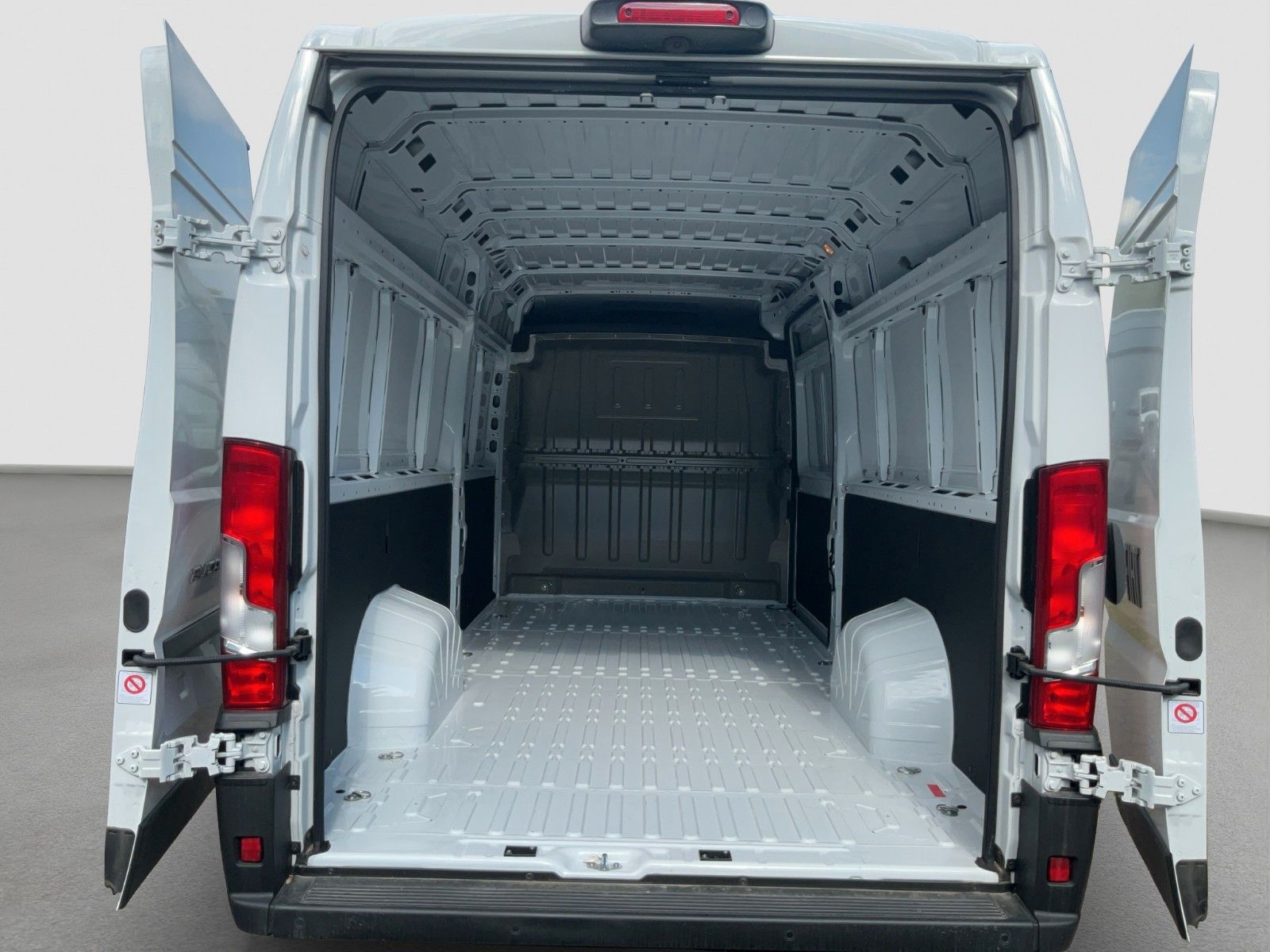Fahrzeugabbildung Fiat Ducato 35 L4H2 180MJ Automatik LED Scheinwerfer