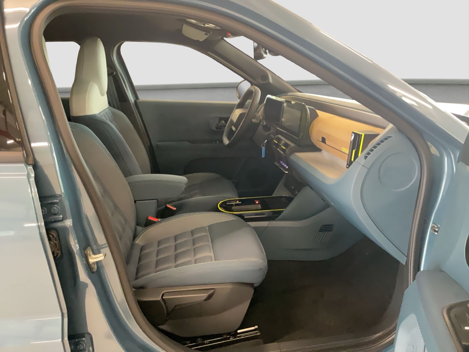 Fahrzeugabbildung Fiat Grande Panda Hybrid La Prima + Winterpaket