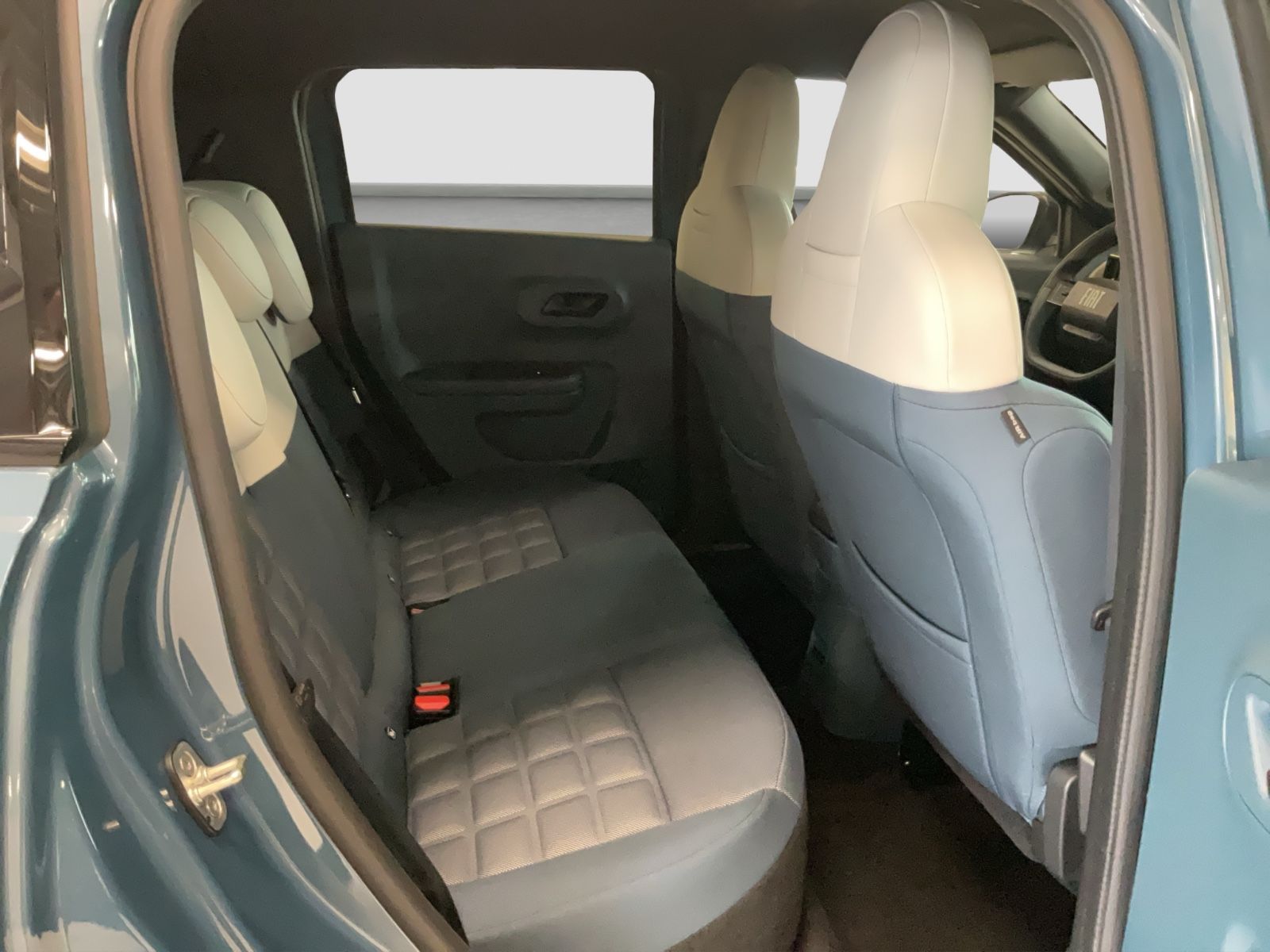 Fahrzeugabbildung Fiat Grande Panda Hybrid La Prima + Winterpaket