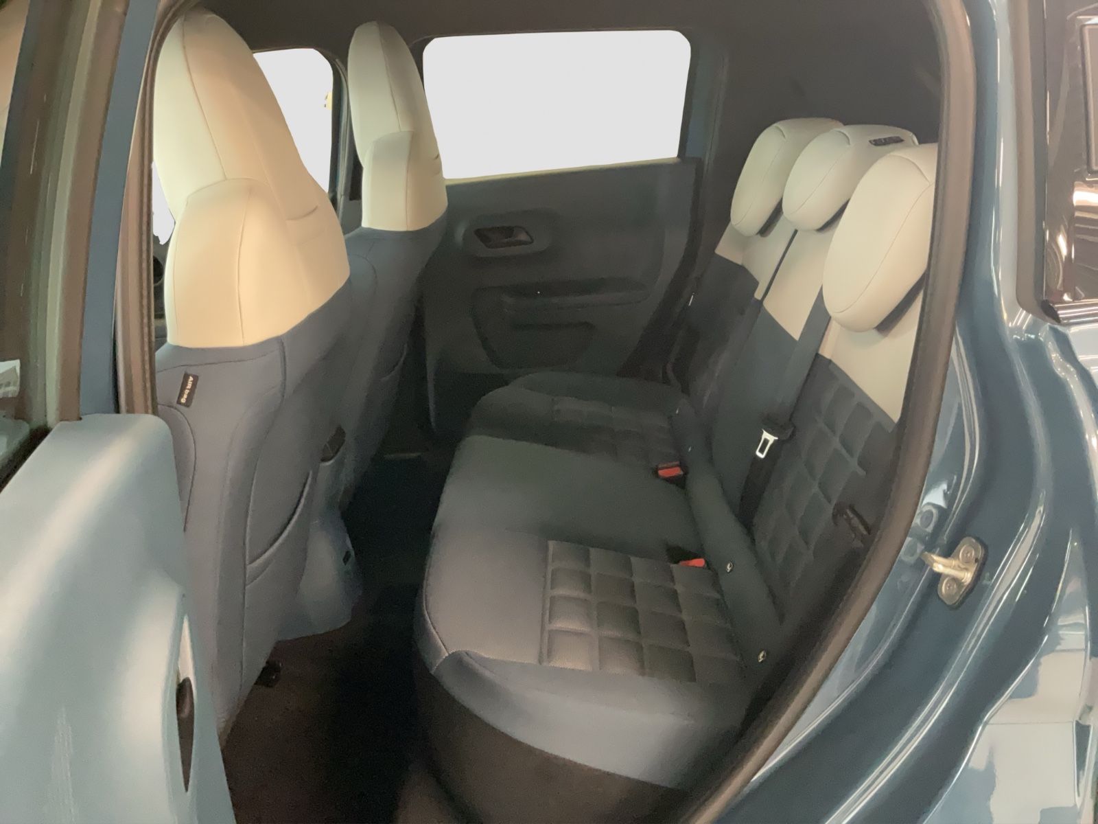 Fahrzeugabbildung Fiat Grande Panda Hybrid La Prima + Winterpaket
