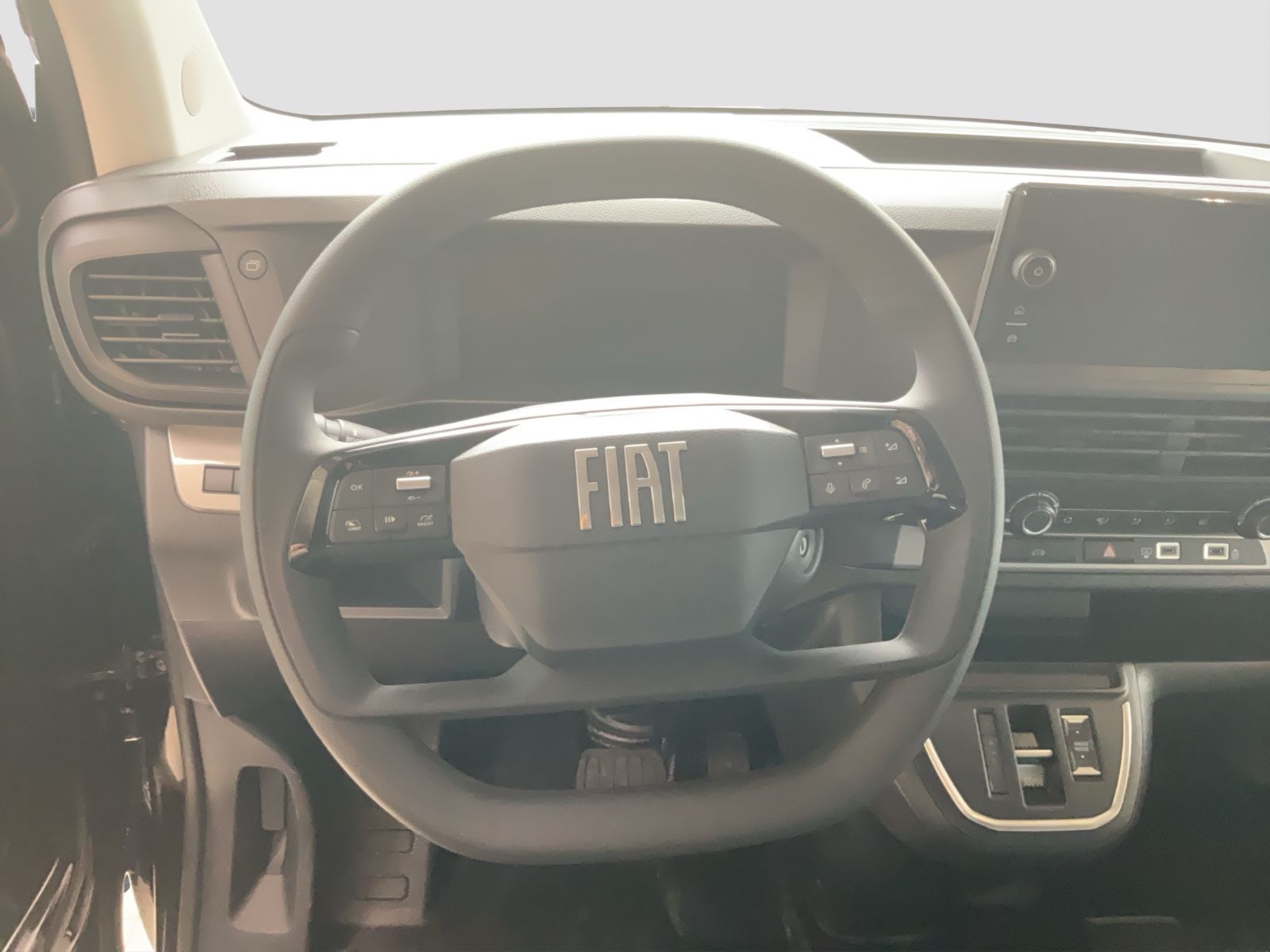 Fahrzeugabbildung Fiat Scudo XL 145 MJ Automatik Navi Kamera Tempomat
