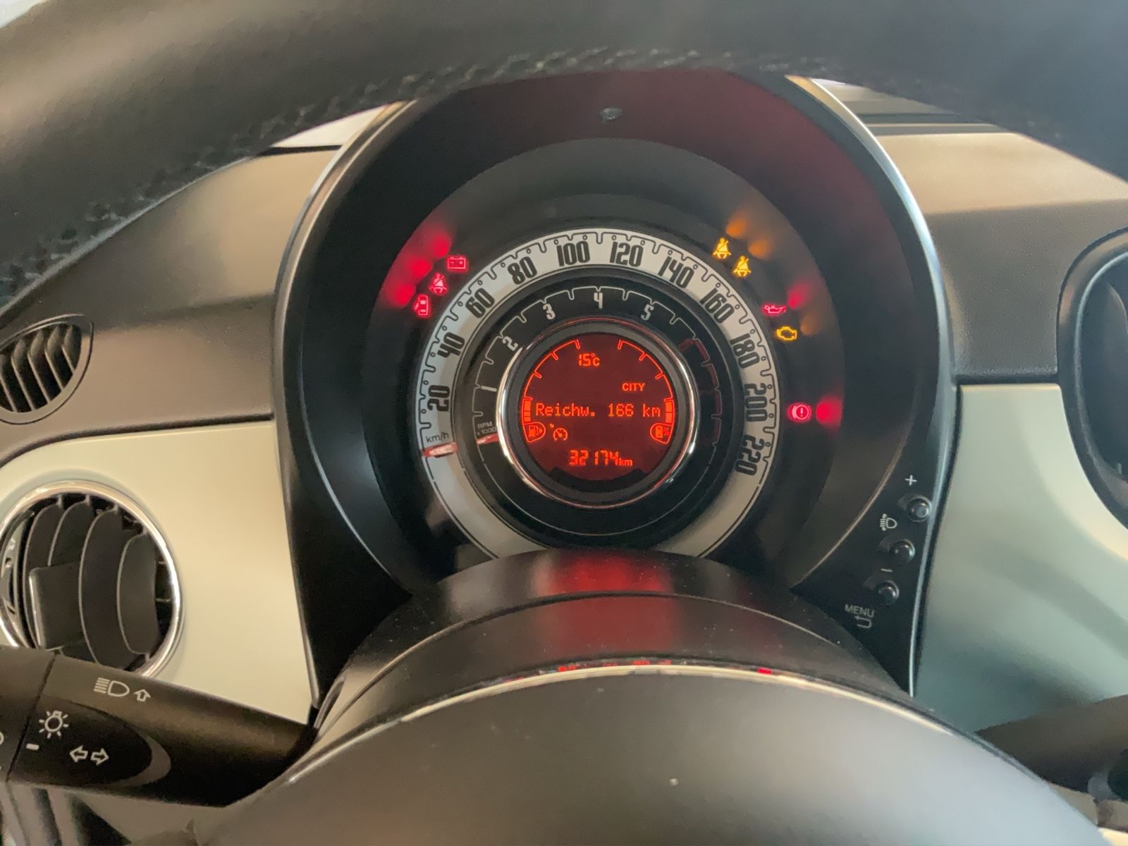 Fahrzeugabbildung Fiat 500 1.0 Hybrid + Ganzjahresreifen