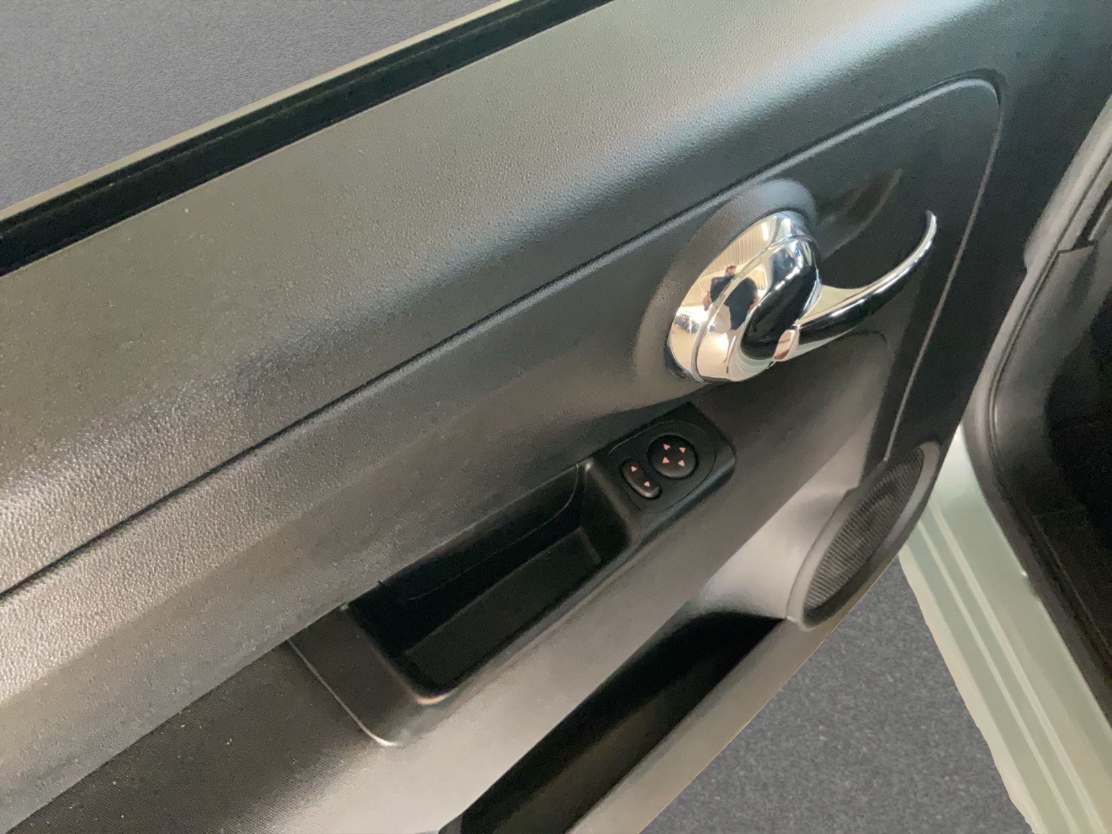 Fahrzeugabbildung Fiat 500 1.0 Hybrid + Ganzjahresreifen