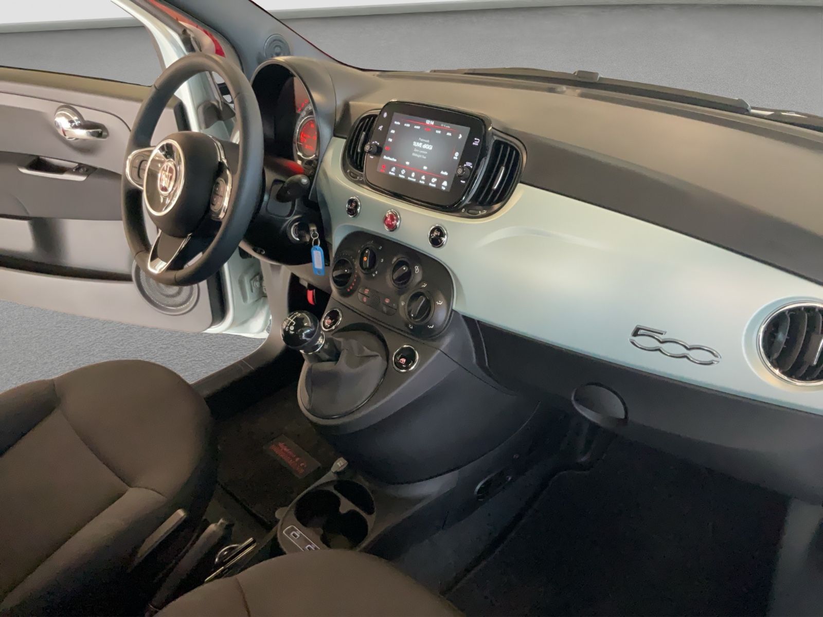 Fahrzeugabbildung Fiat 500 1.0 Hybrid + Ganzjahresreifen