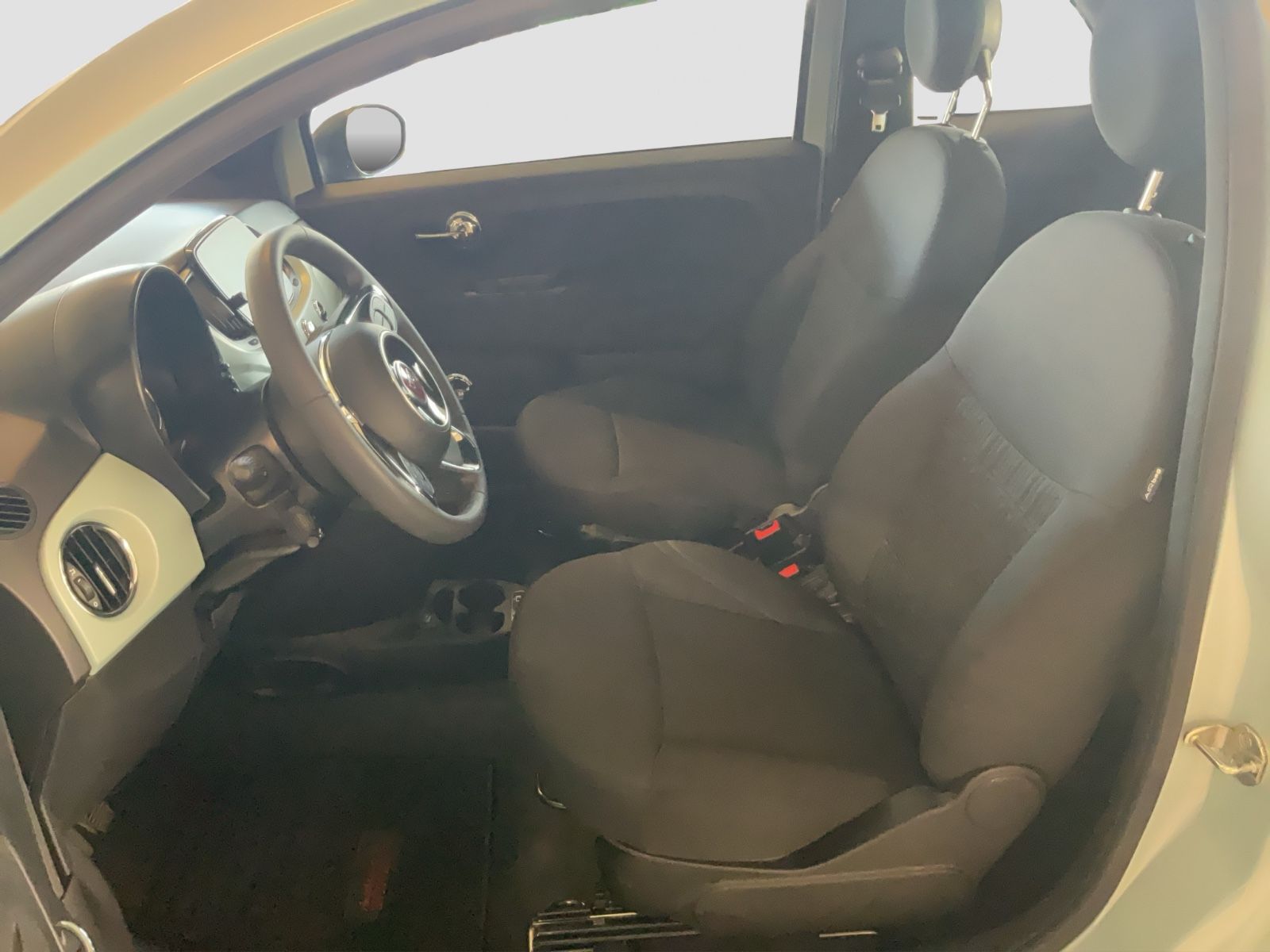 Fahrzeugabbildung Fiat 500 1.0 Hybrid + Ganzjahresreifen